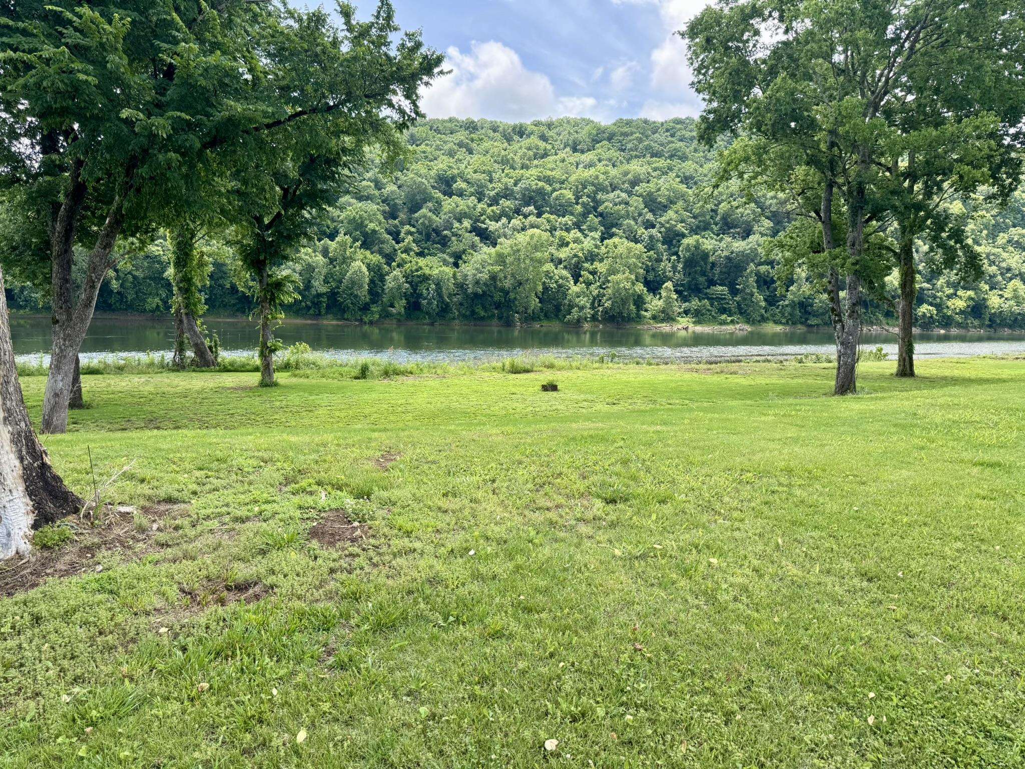 65 E School house hollow Rd  Melbourne, AR