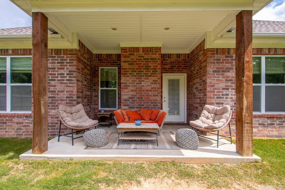 21229 Meadows Acres  Hensley, AR
