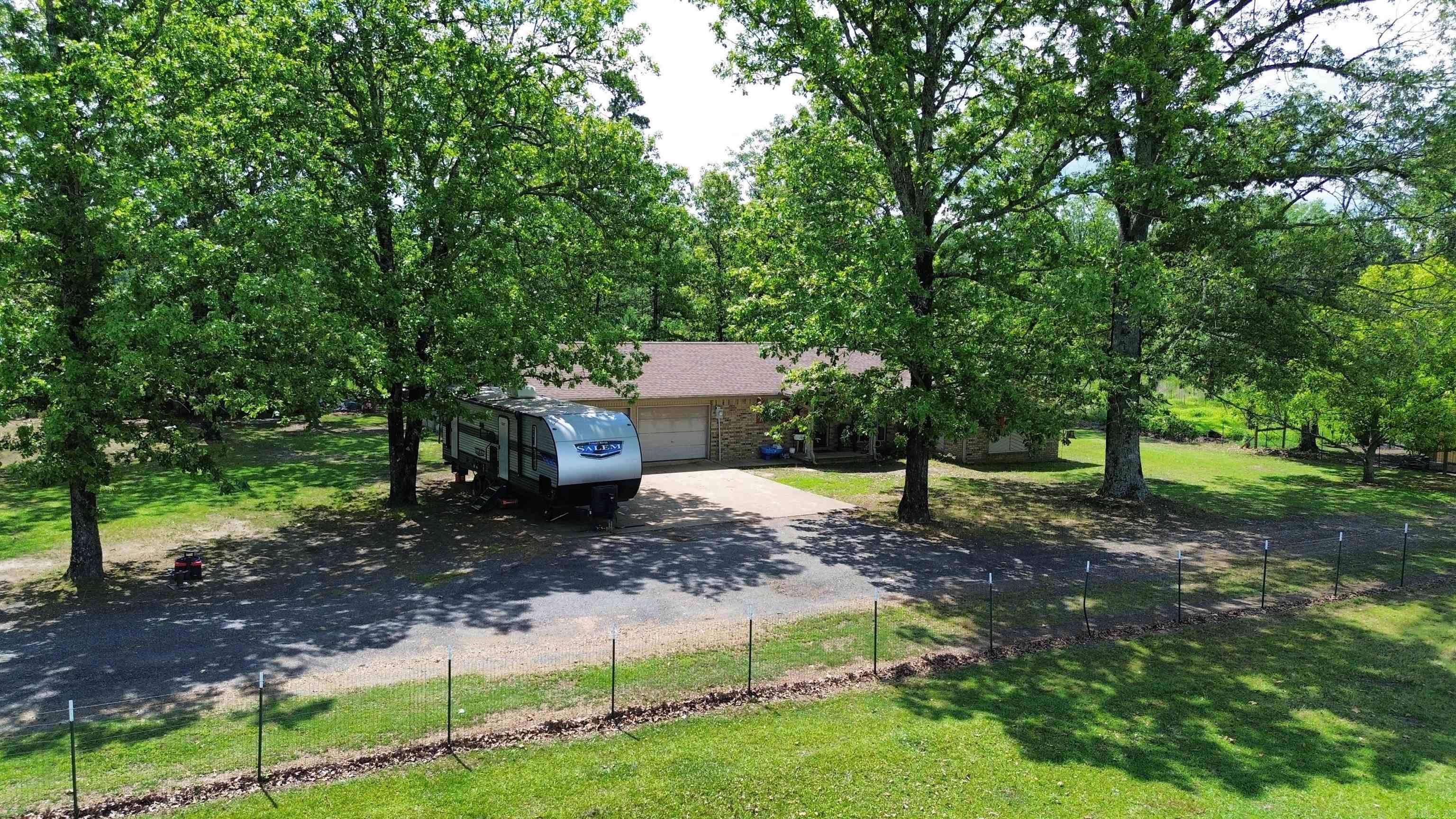 2032 Gray  Leola, AR