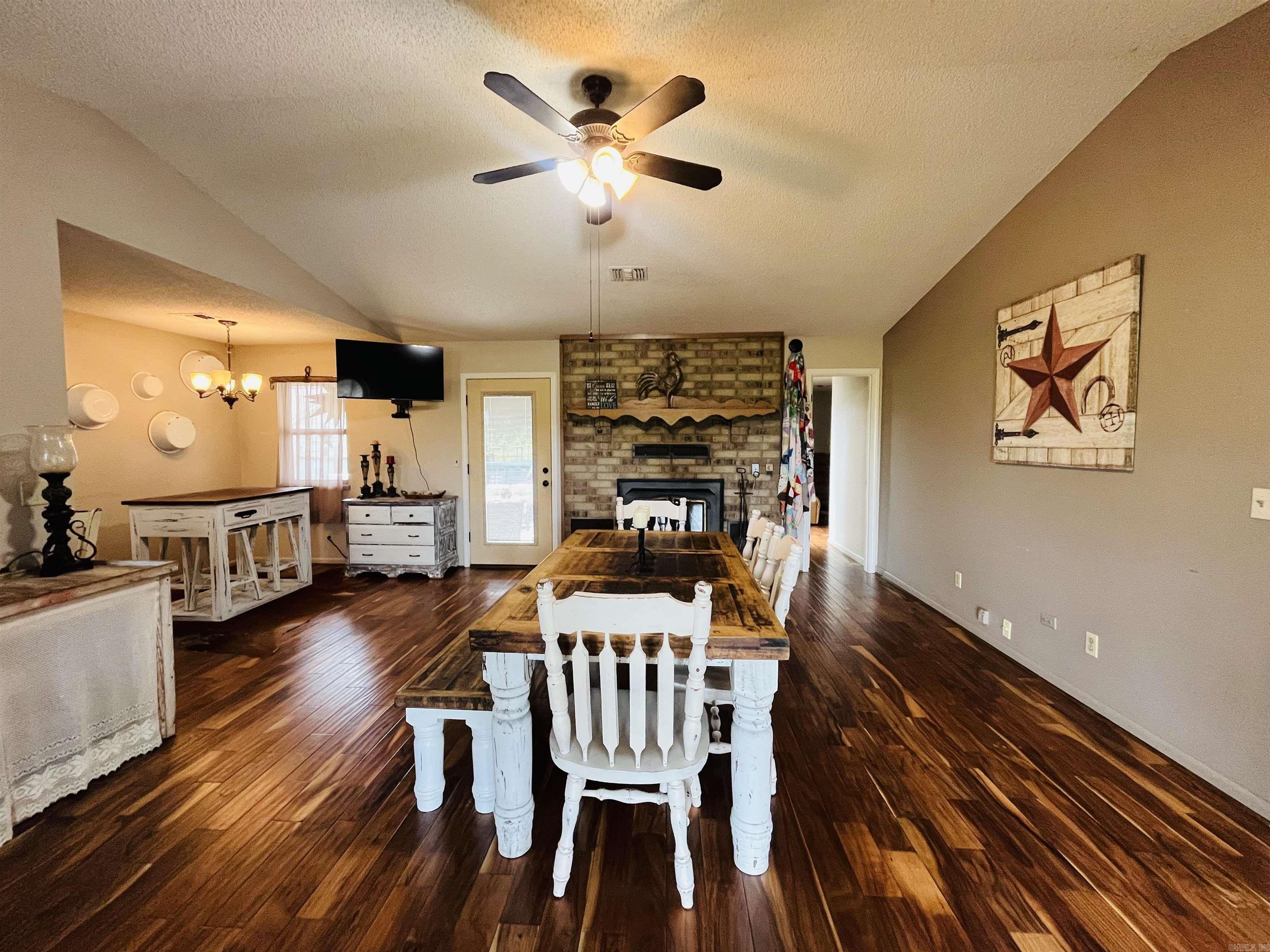 2032 Gray  Leola, AR