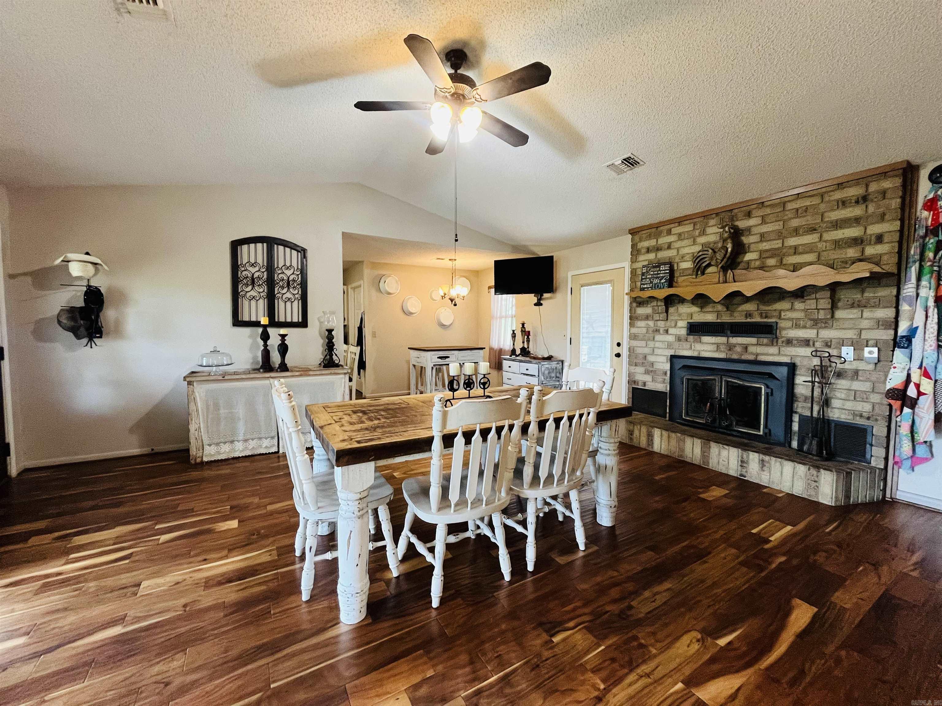 2032 Gray  Leola, AR