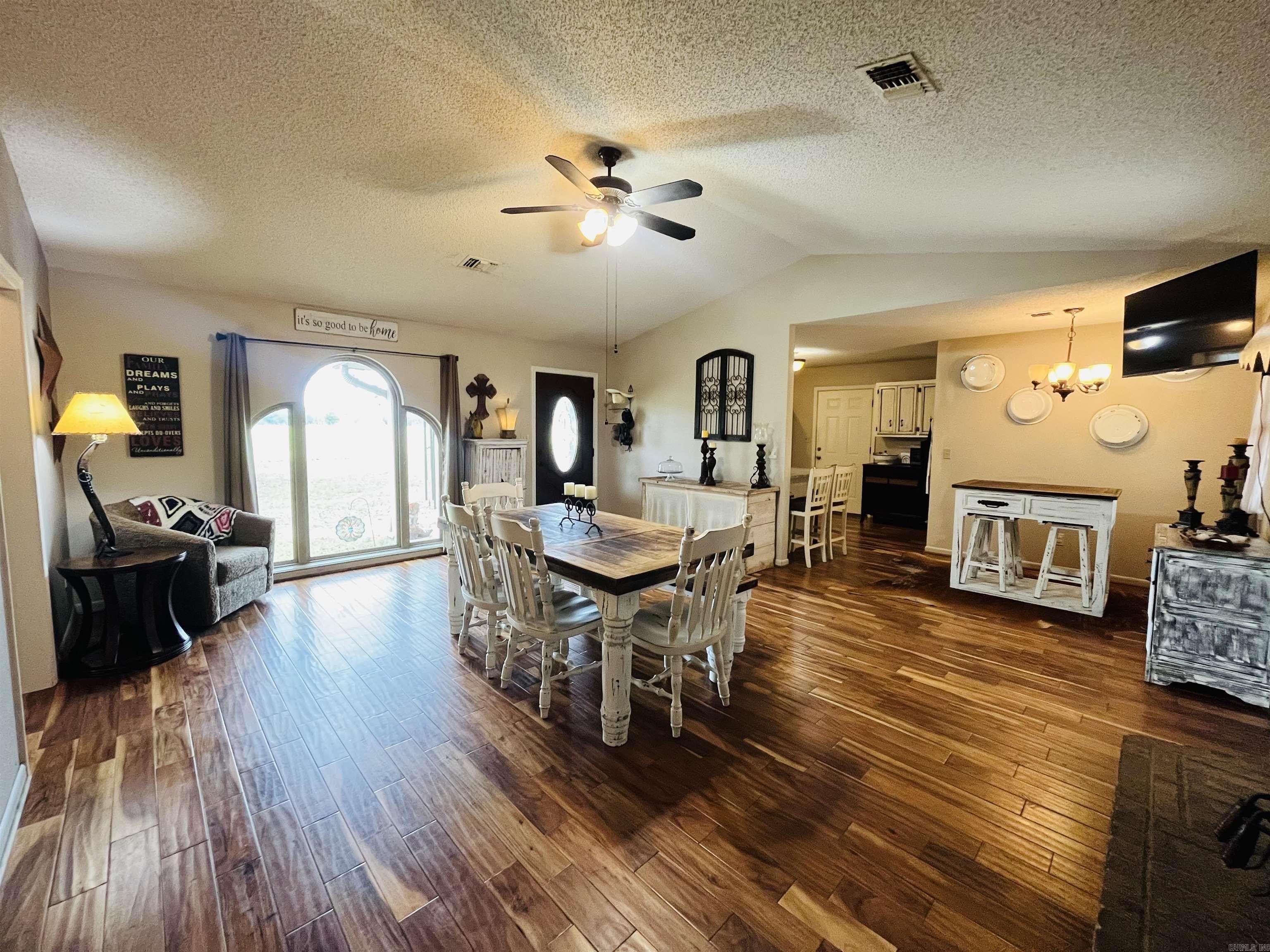 2032 Gray  Leola, AR
