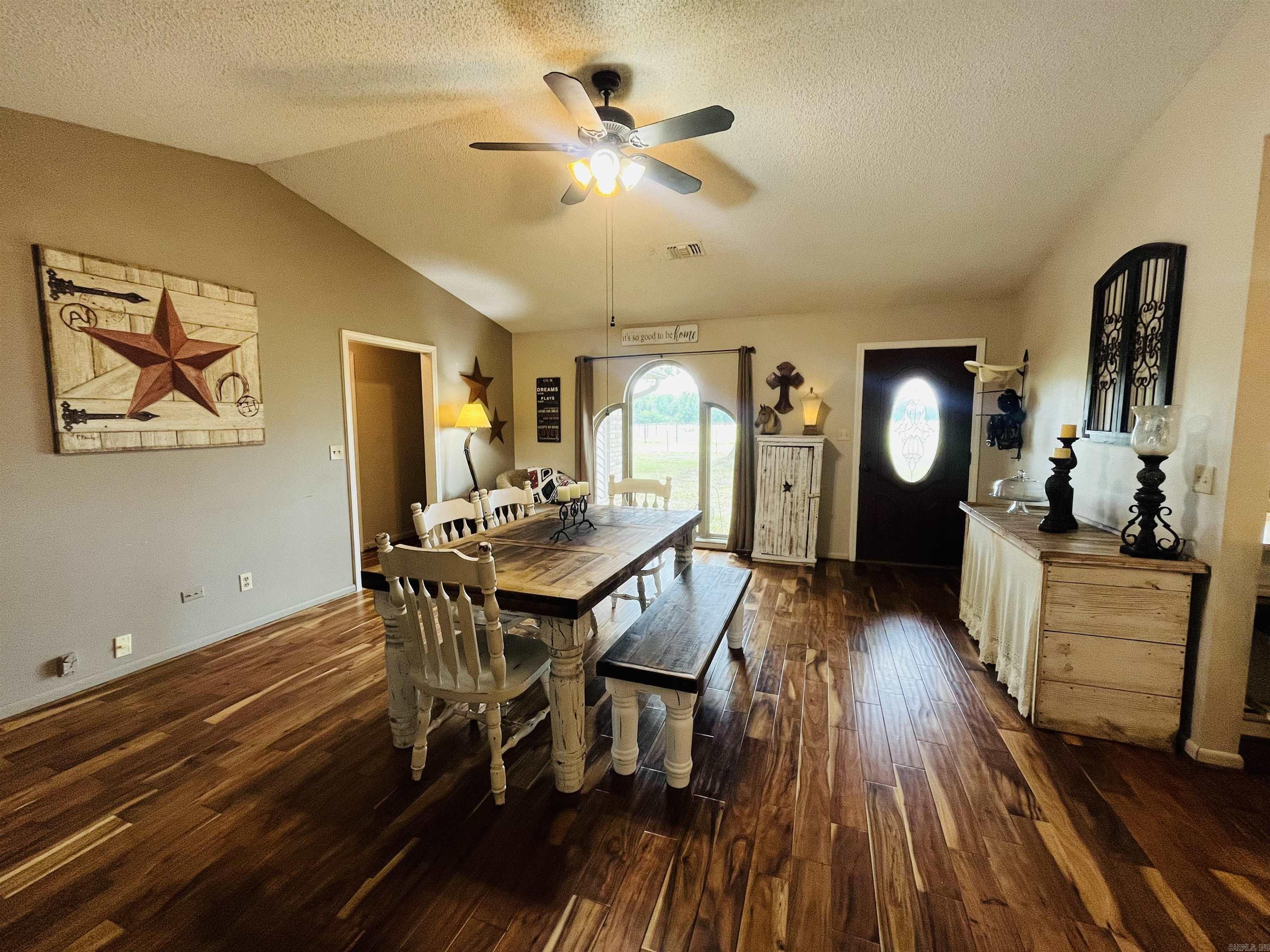 2032 Gray  Leola, AR