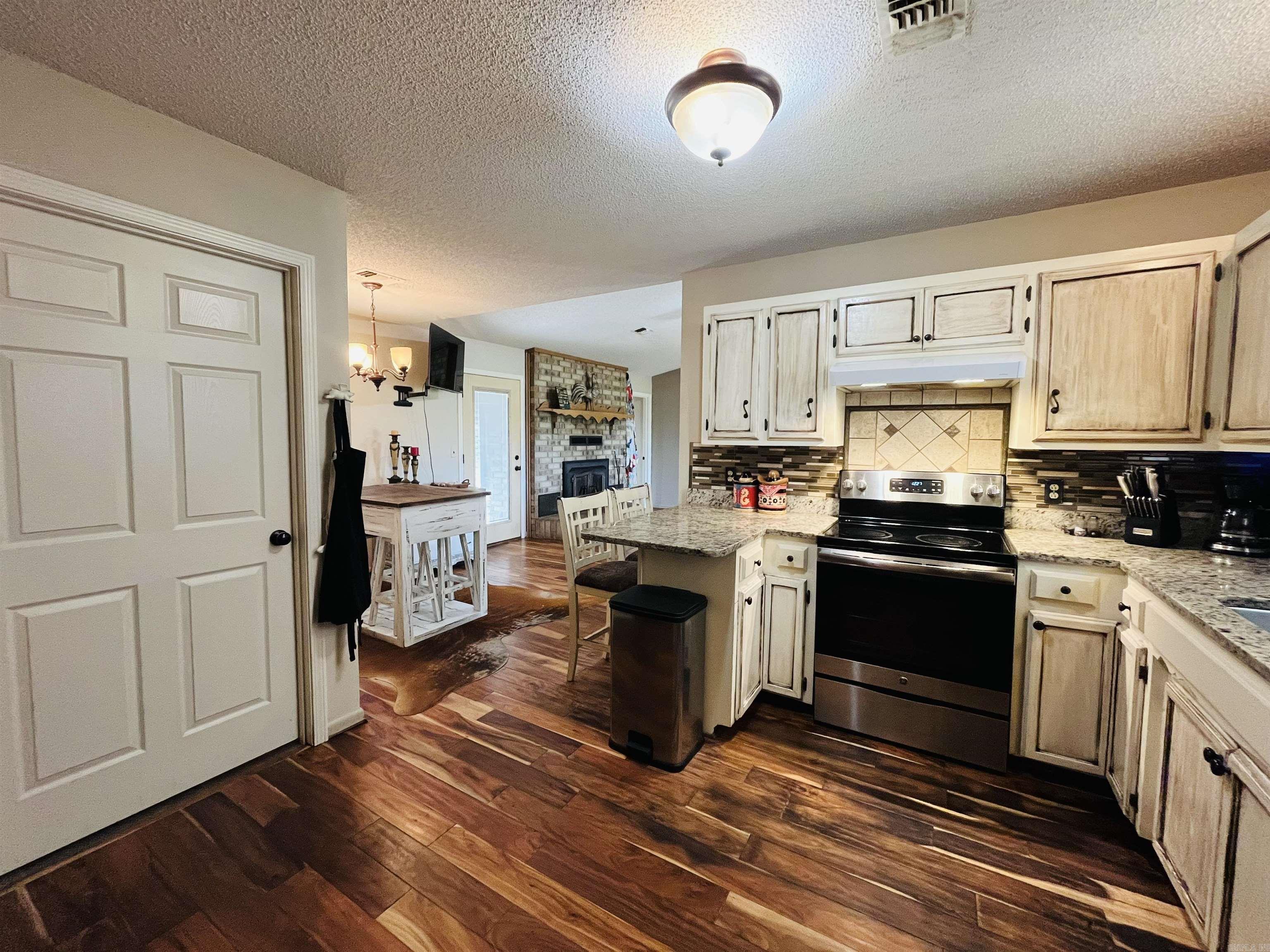 2032 Gray  Leola, AR