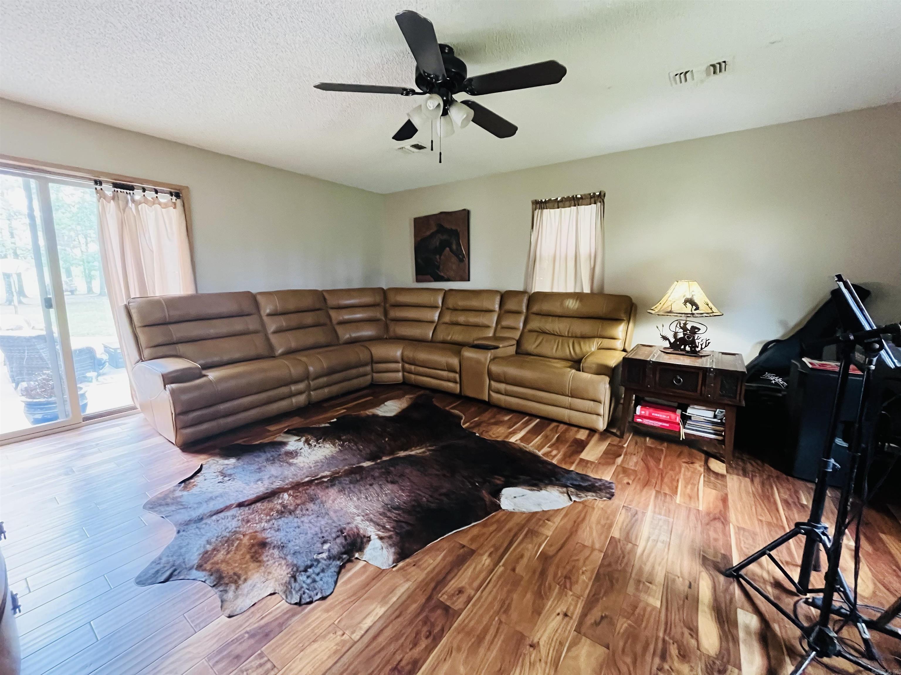 2032 Gray  Leola, AR
