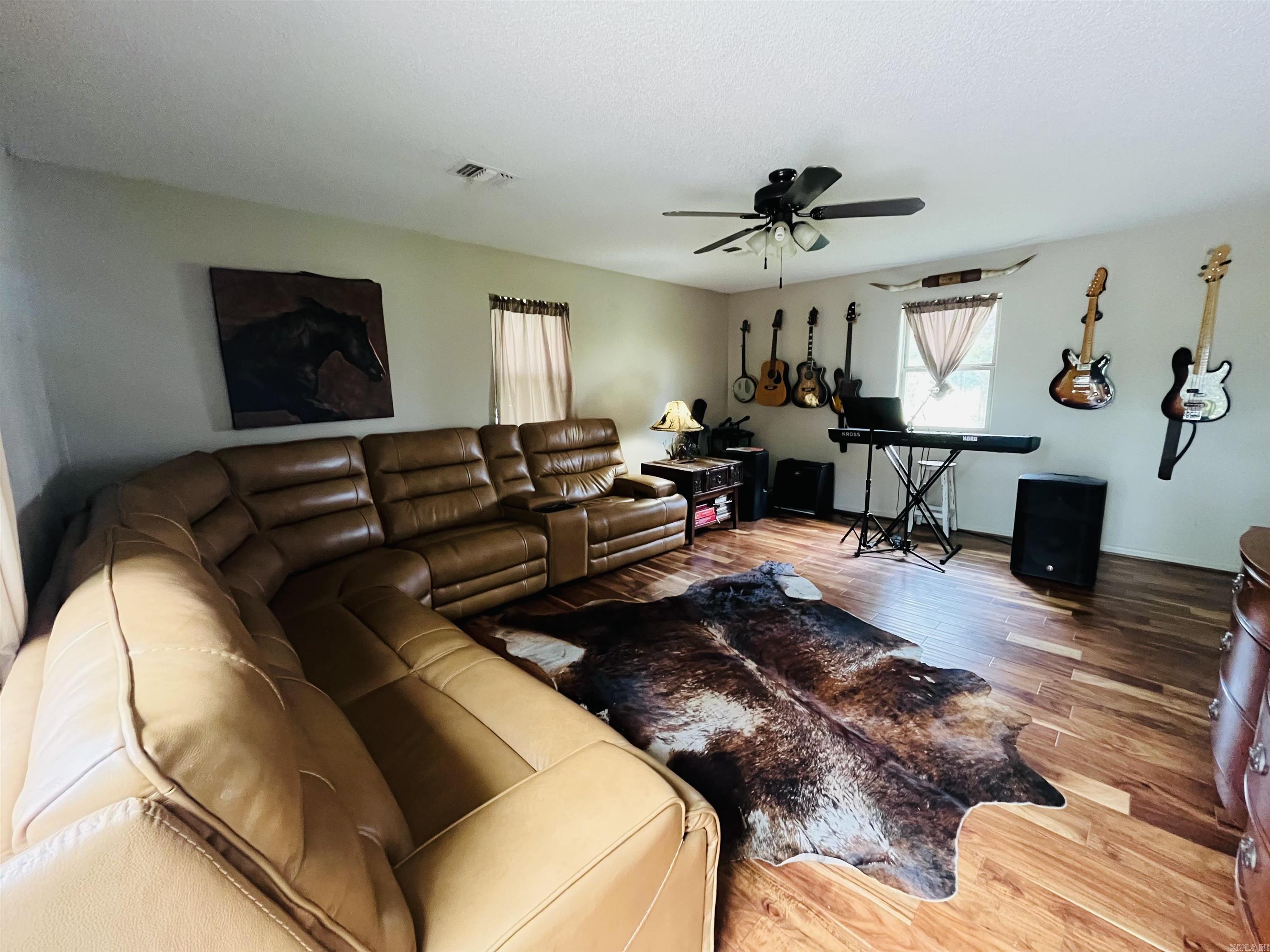 2032 Gray  Leola, AR