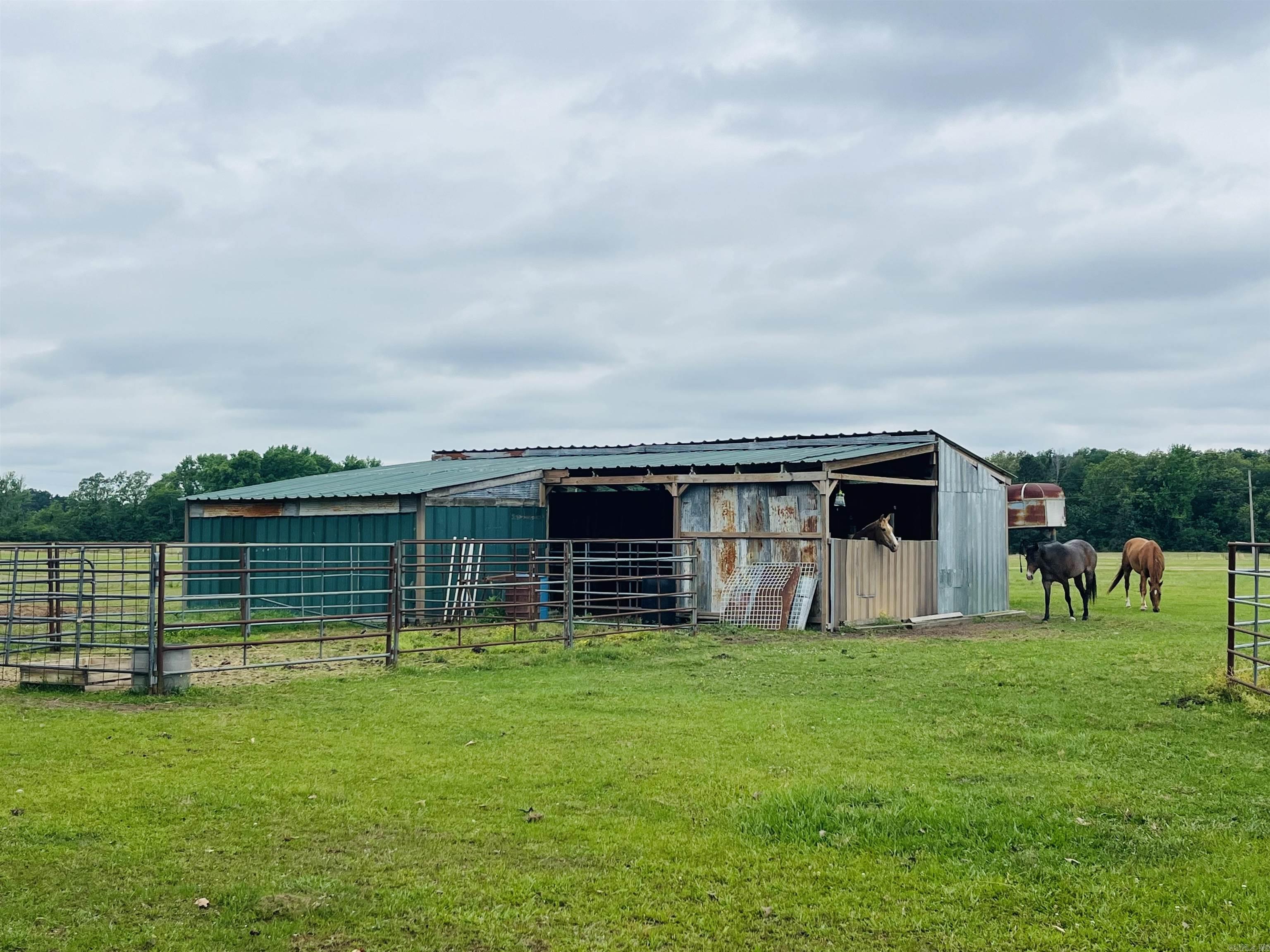 2032 Gray  Leola, AR