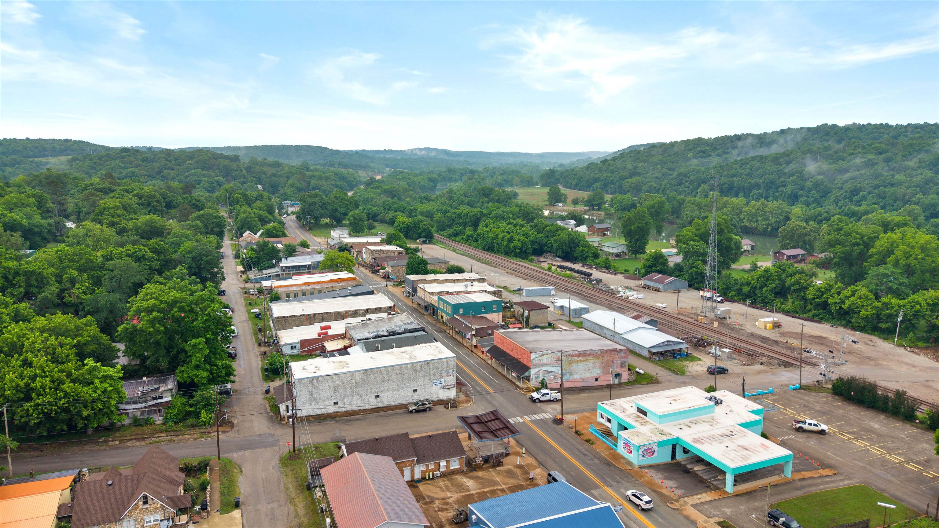 107 E Main  Hardy, AR