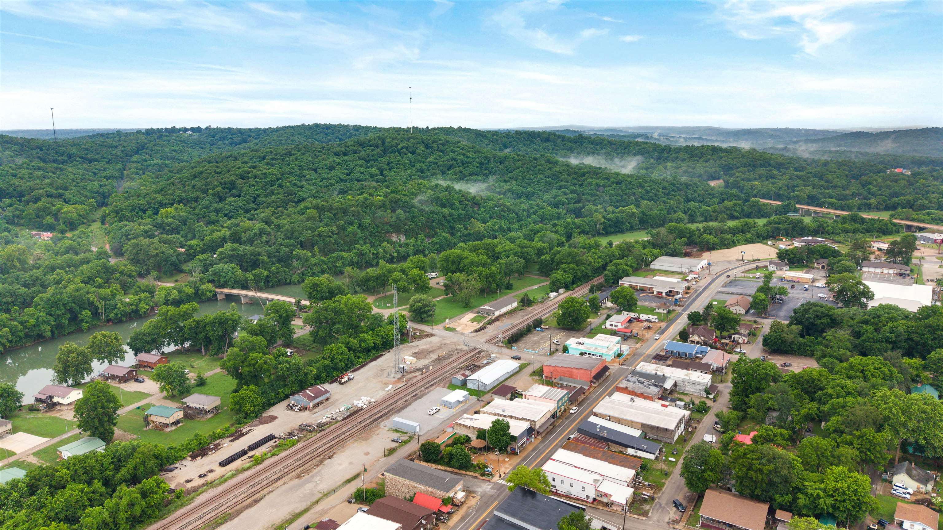 107 E Main  Hardy, AR