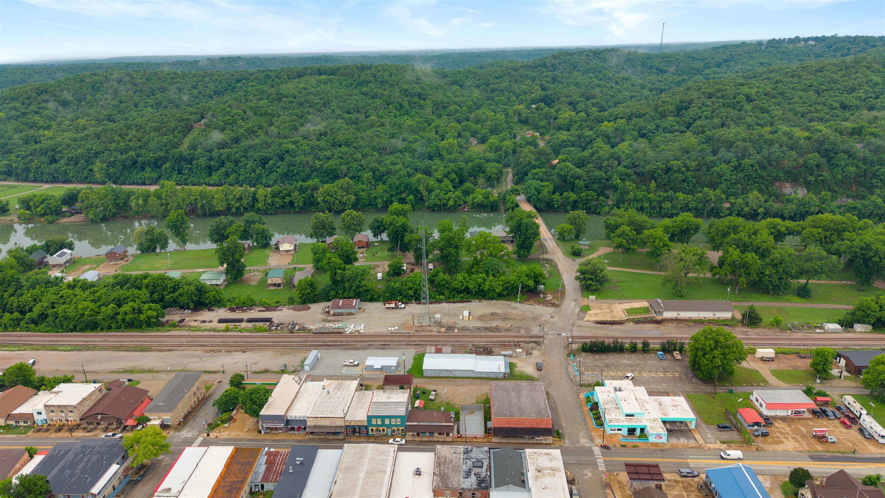 107 E Main  Hardy, AR