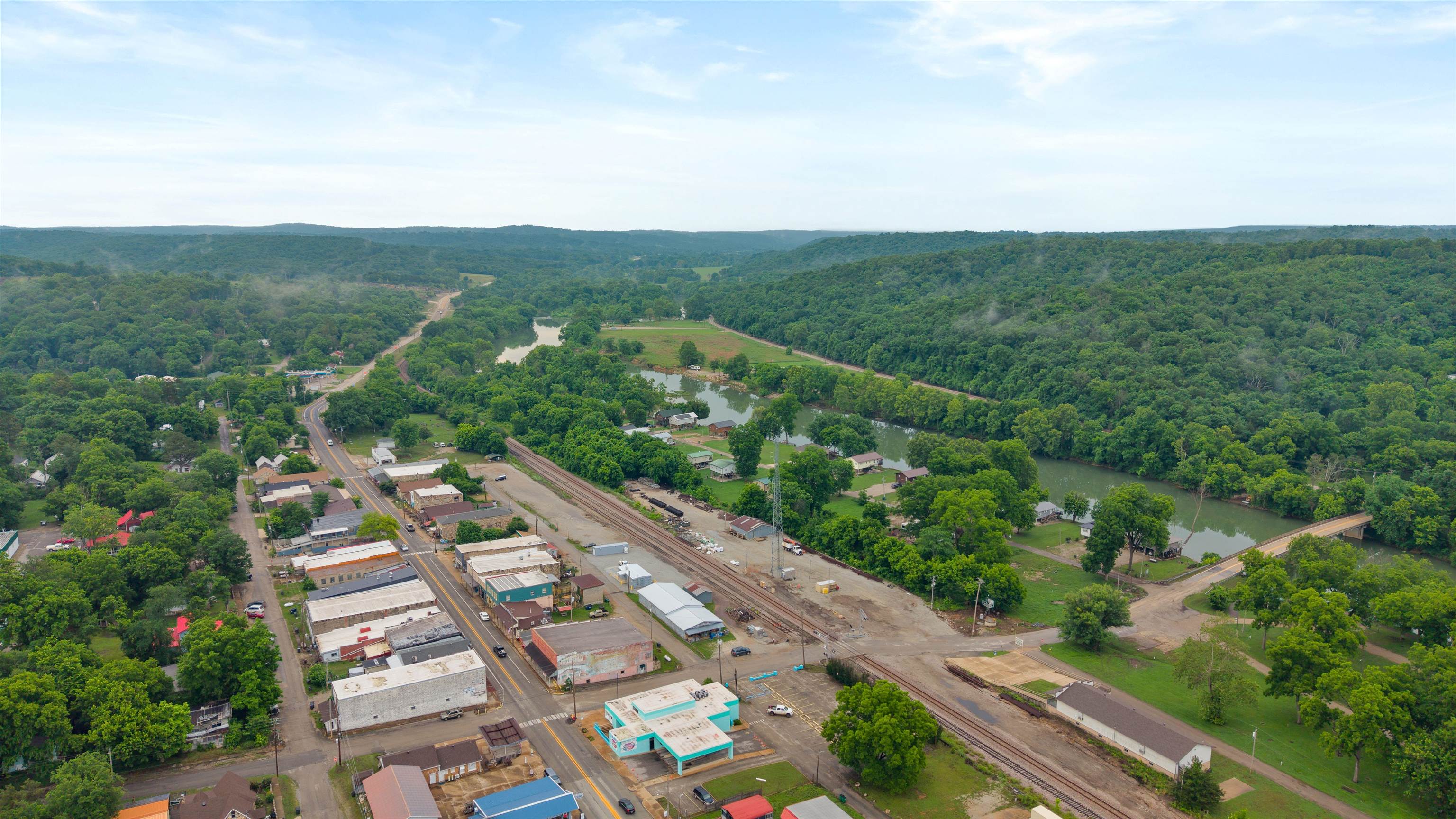 107 E Main  Hardy, AR