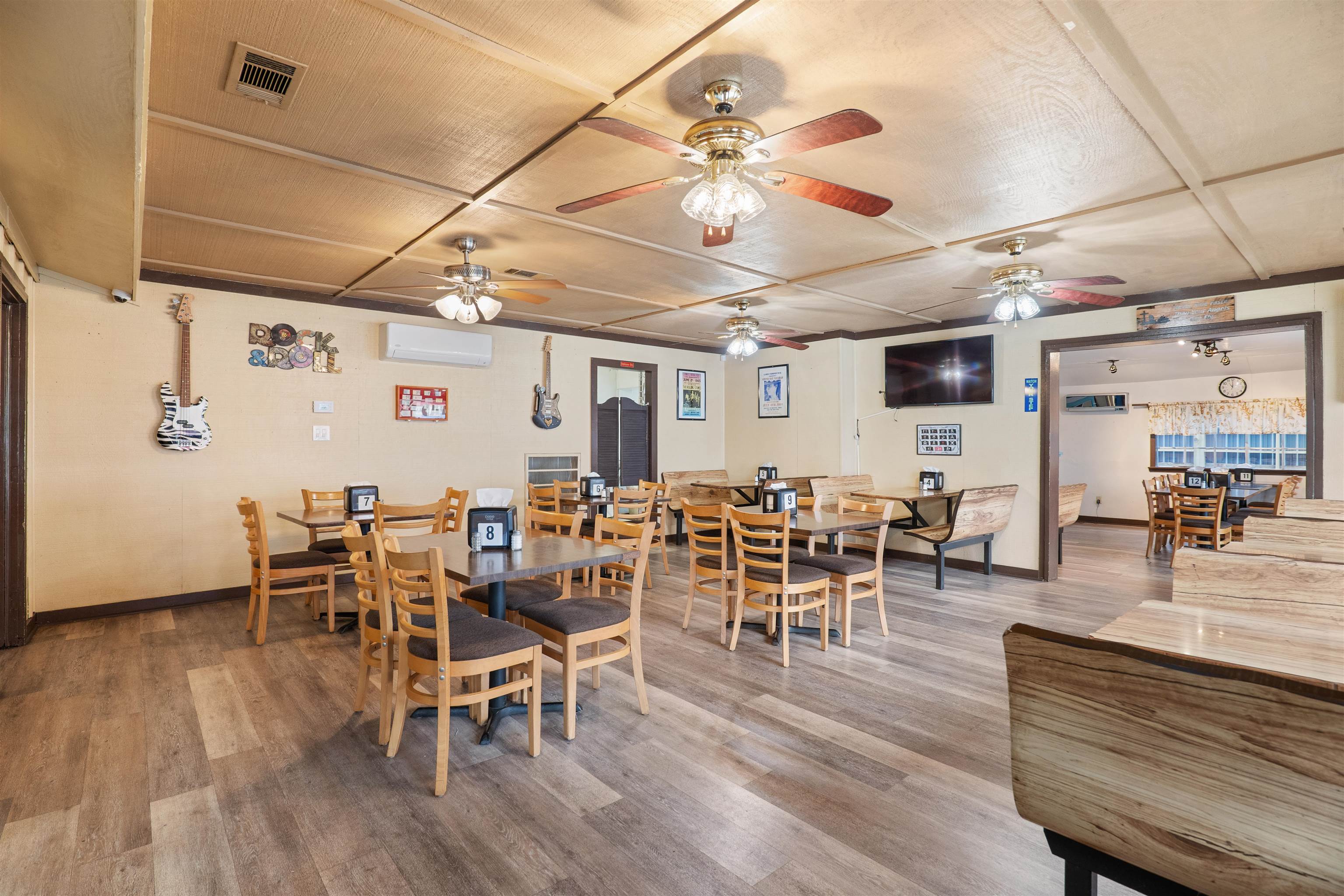 107 E Main  Hardy, AR