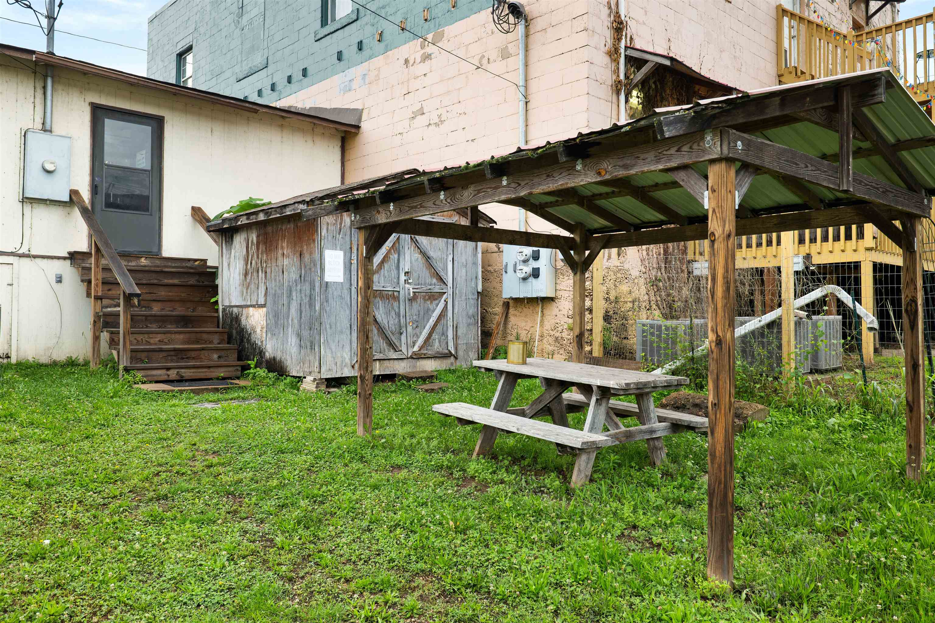 107 E Main  Hardy, AR