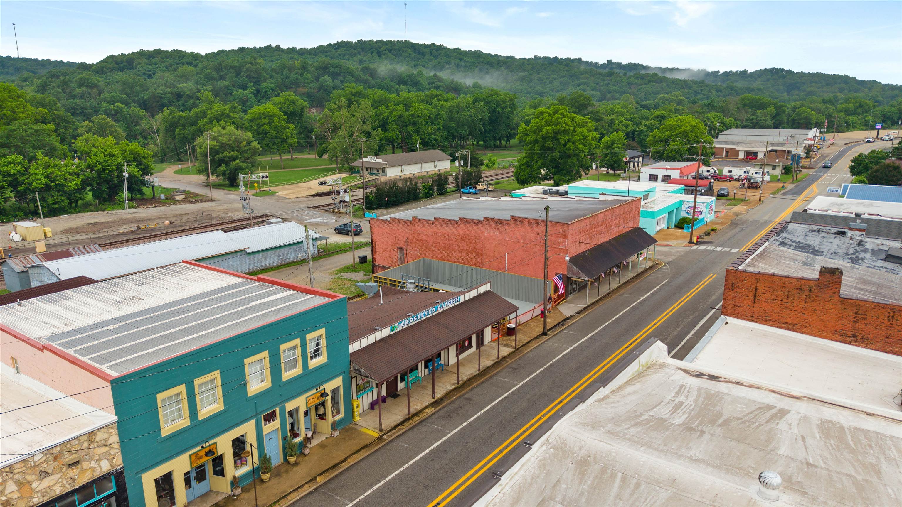 107 E Main  Hardy, AR
