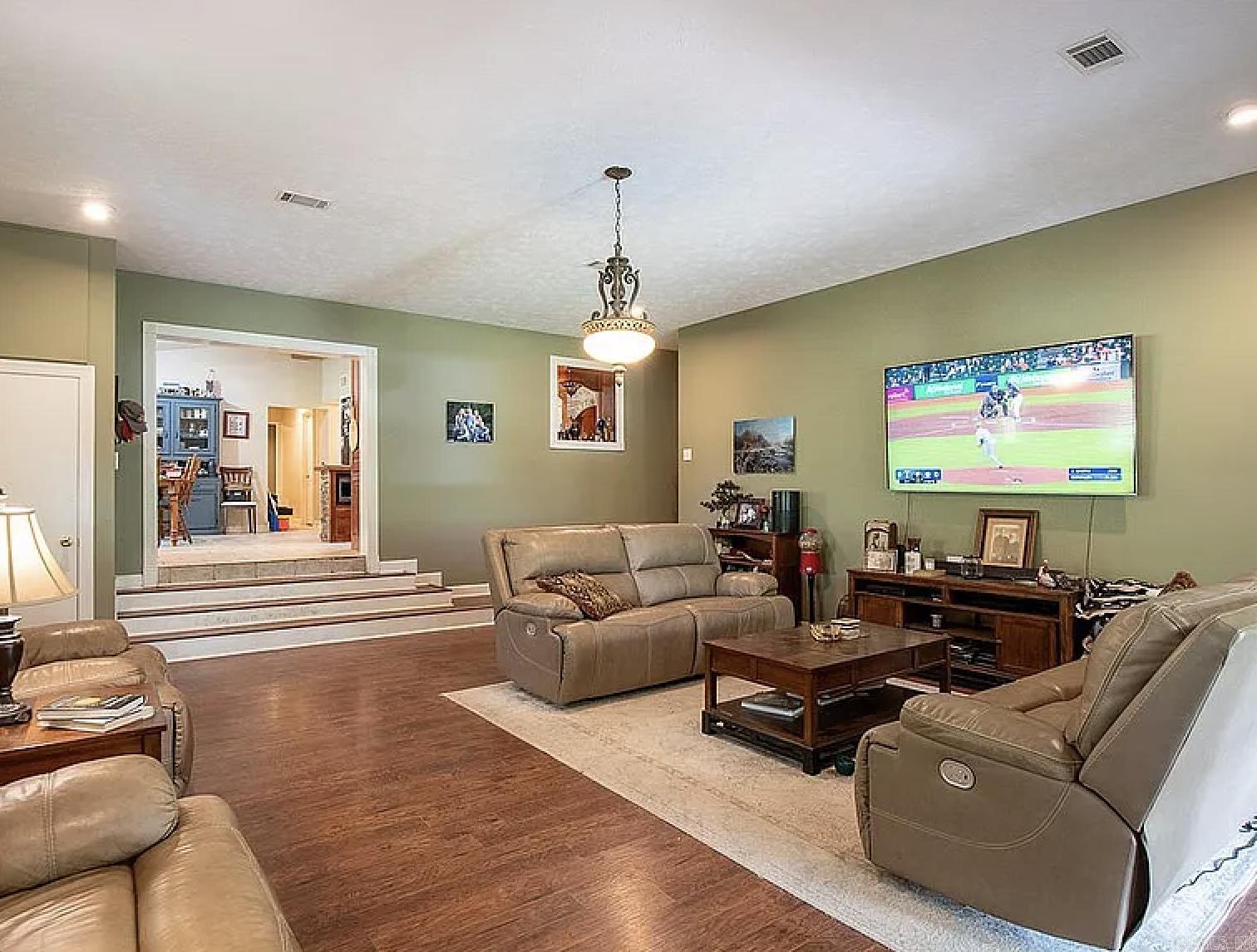 48 Lakeshore  Conway, AR