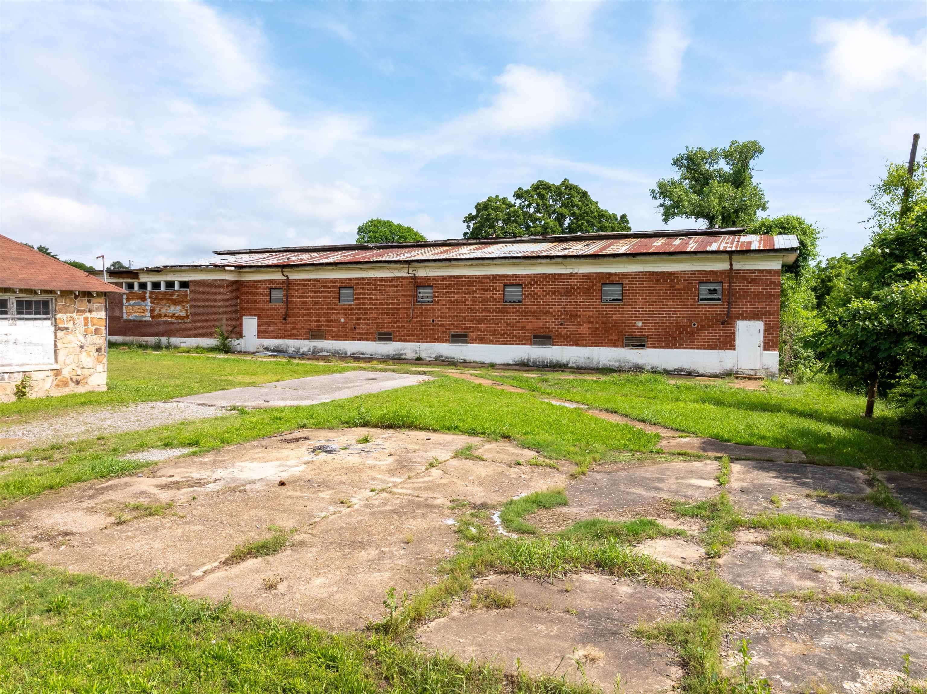 450 College  Newark, AR