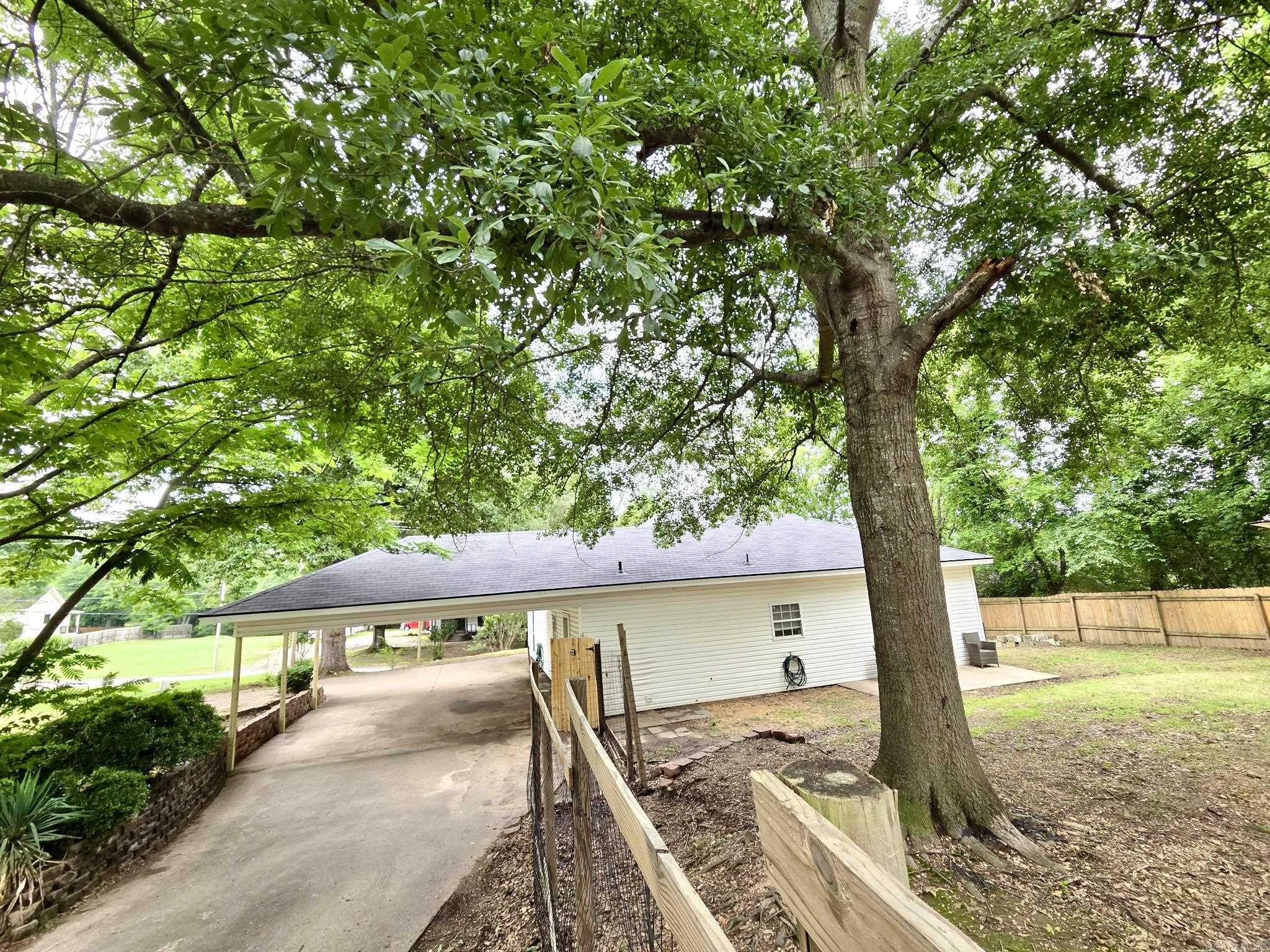 519 S Market St  Benton, AR