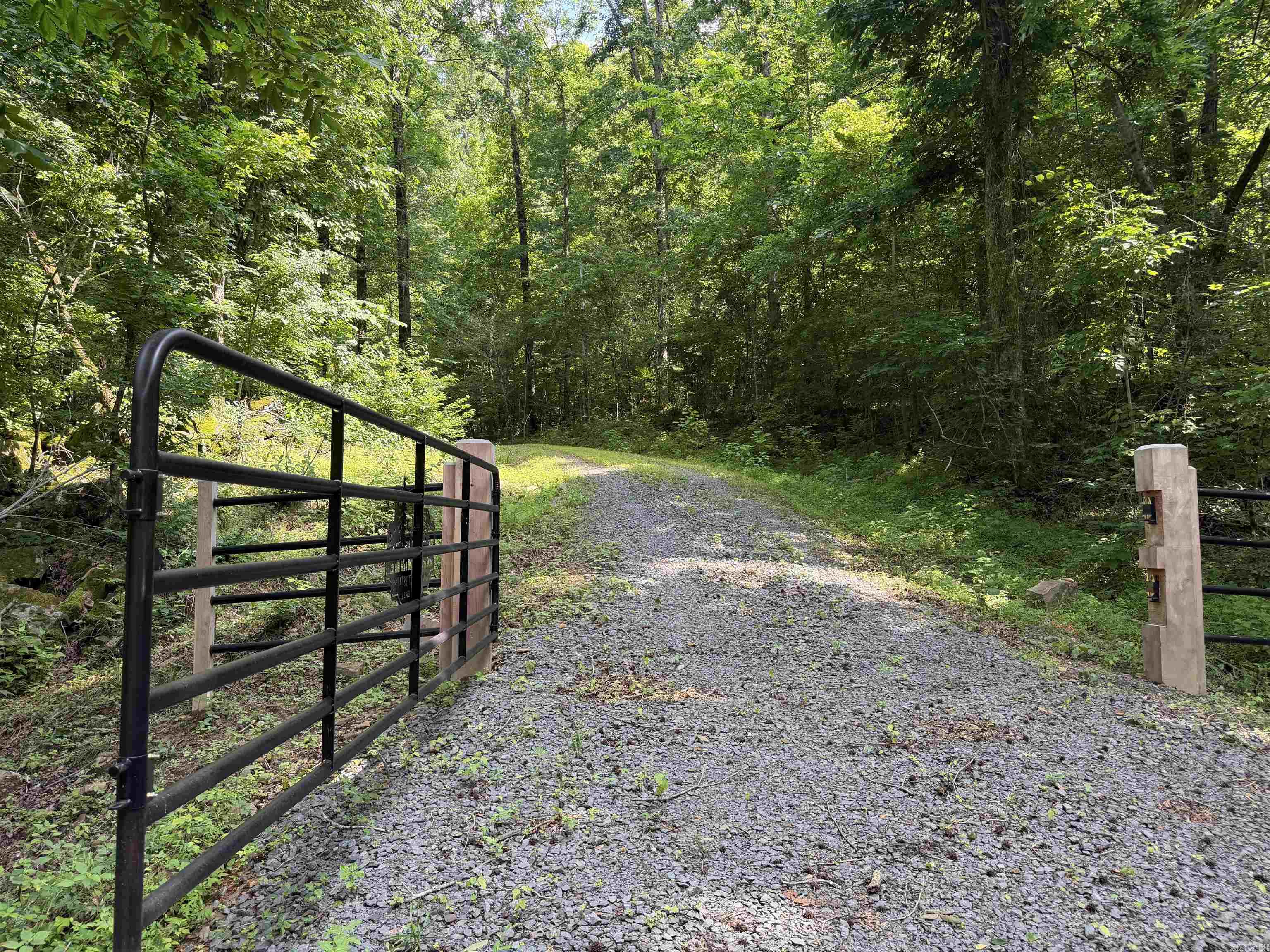 000 River Road  Shirley, AR