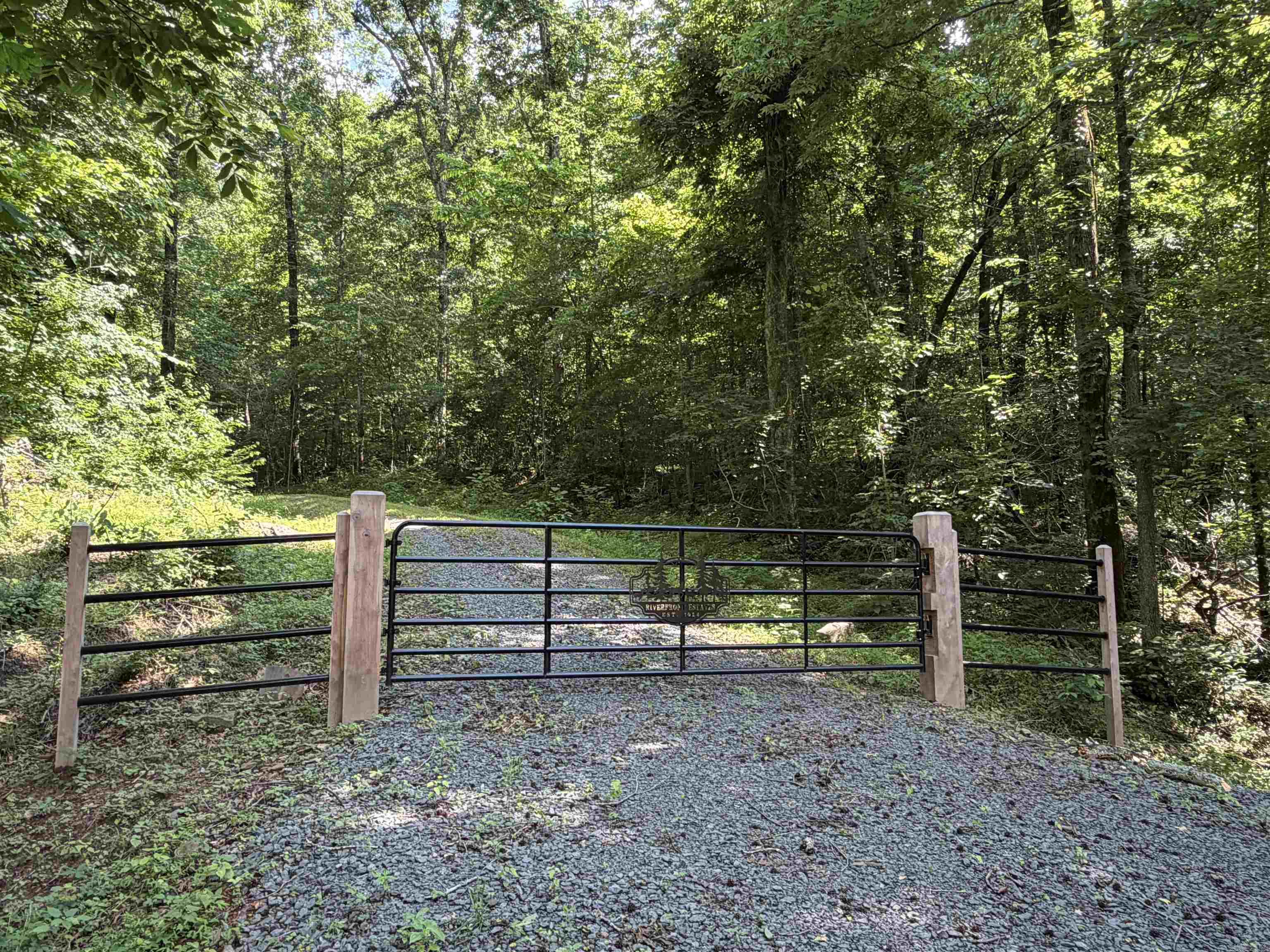 000 River Road  Shirley, AR