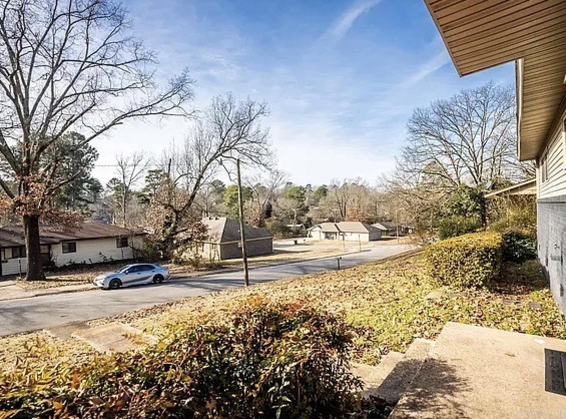 64 S Meadowcliff Dr  Little Rock, AR