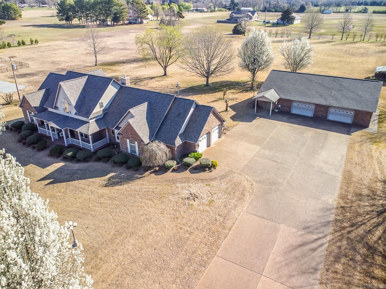 1300 N Locust  Newark, AR