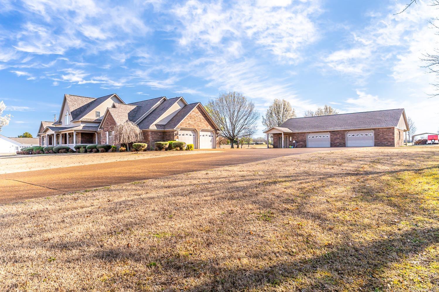 1300 N Locust  Newark, AR