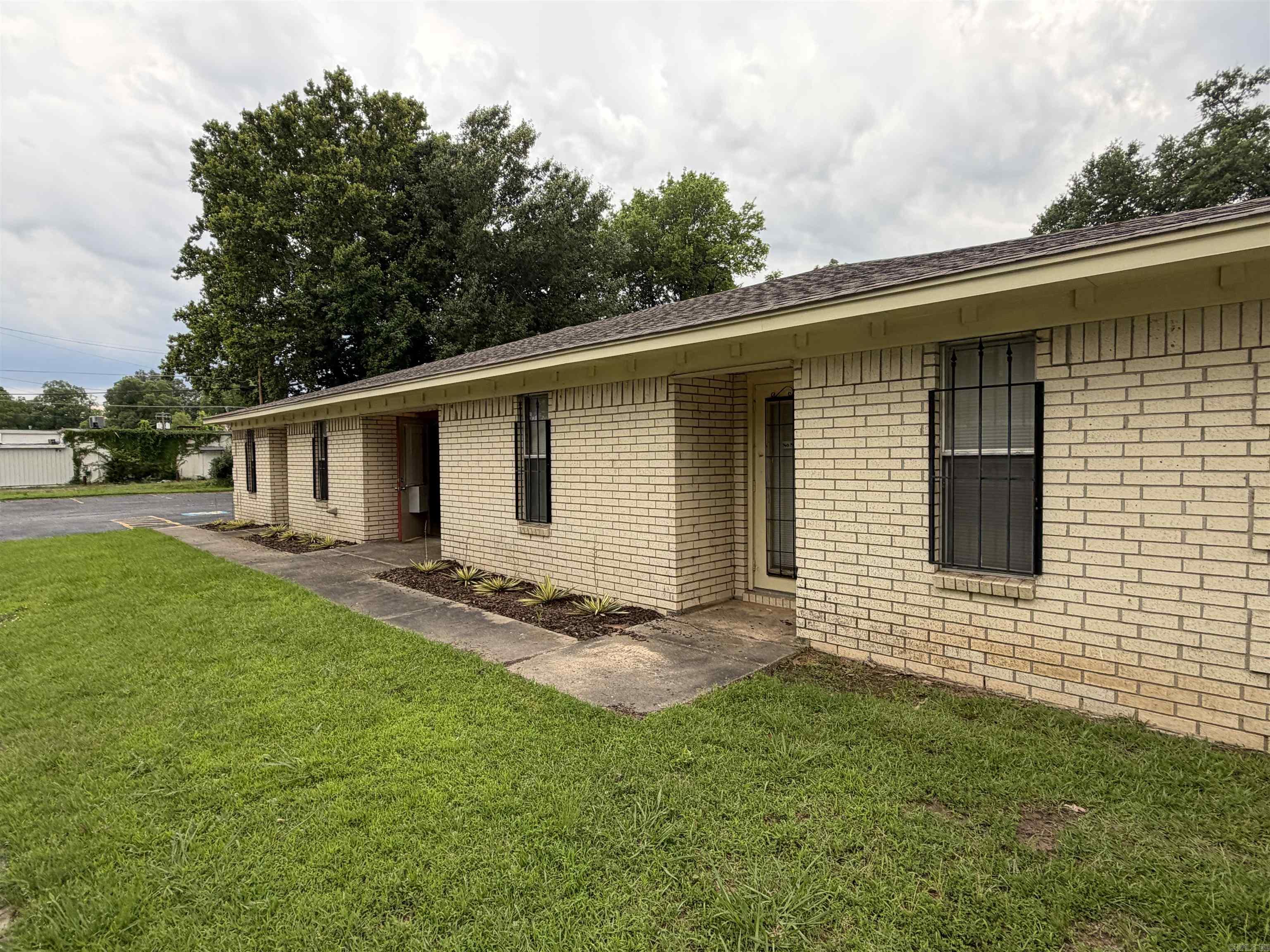 1400 W 5th Ave  Pine Bluff, AR