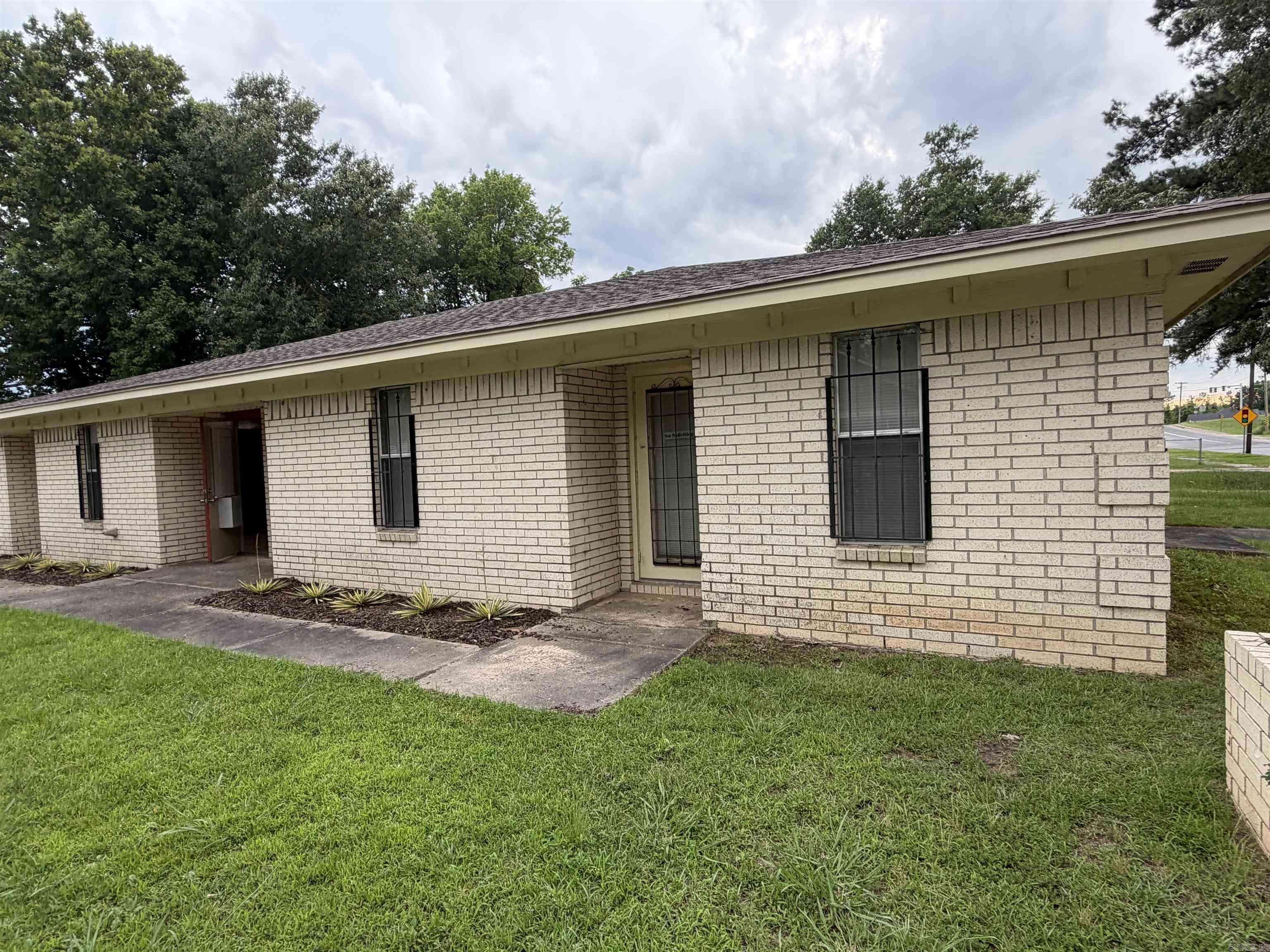 1400 W 5th Ave  Pine Bluff, AR