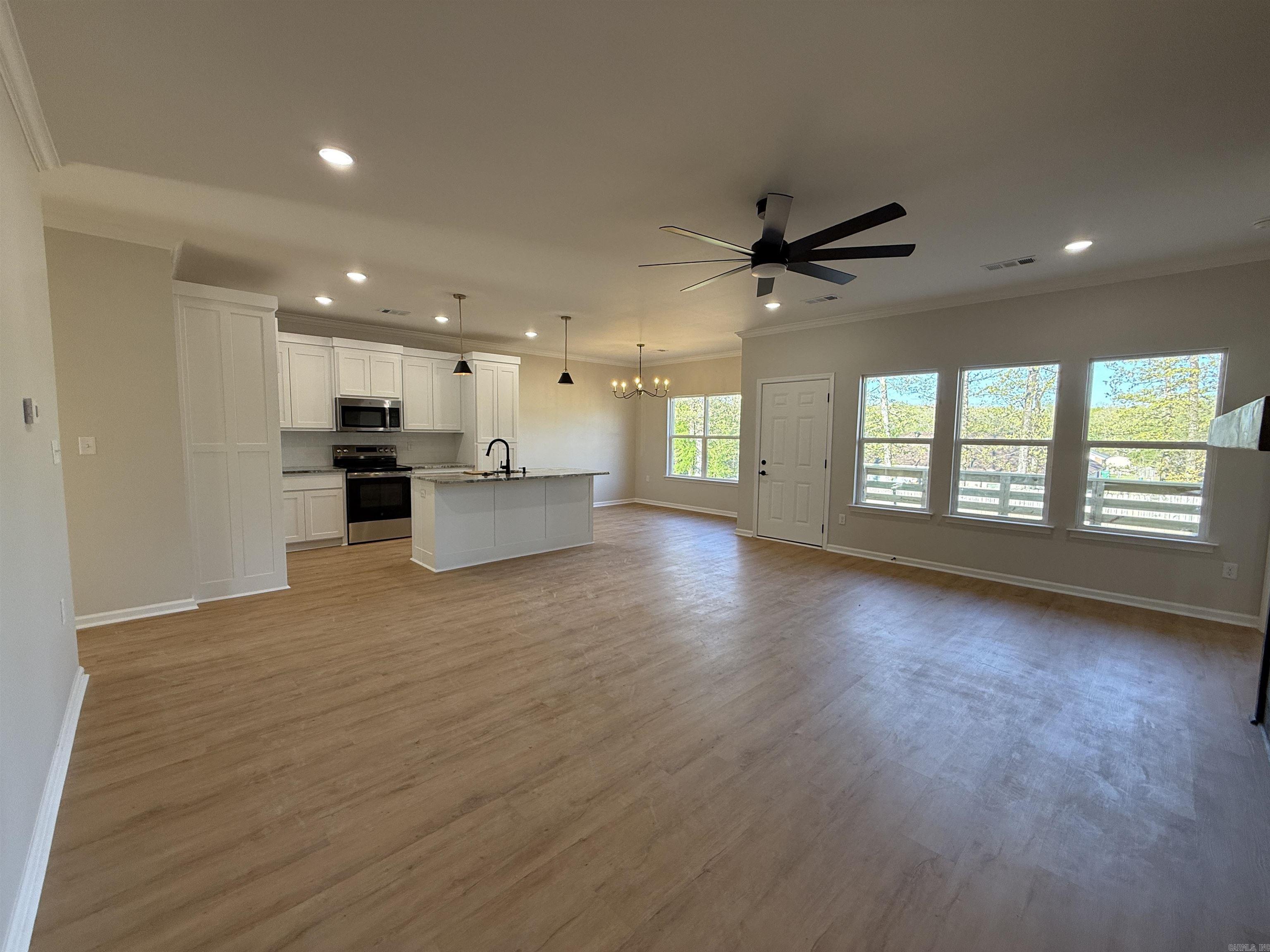 503 Madeleine  Austin, AR