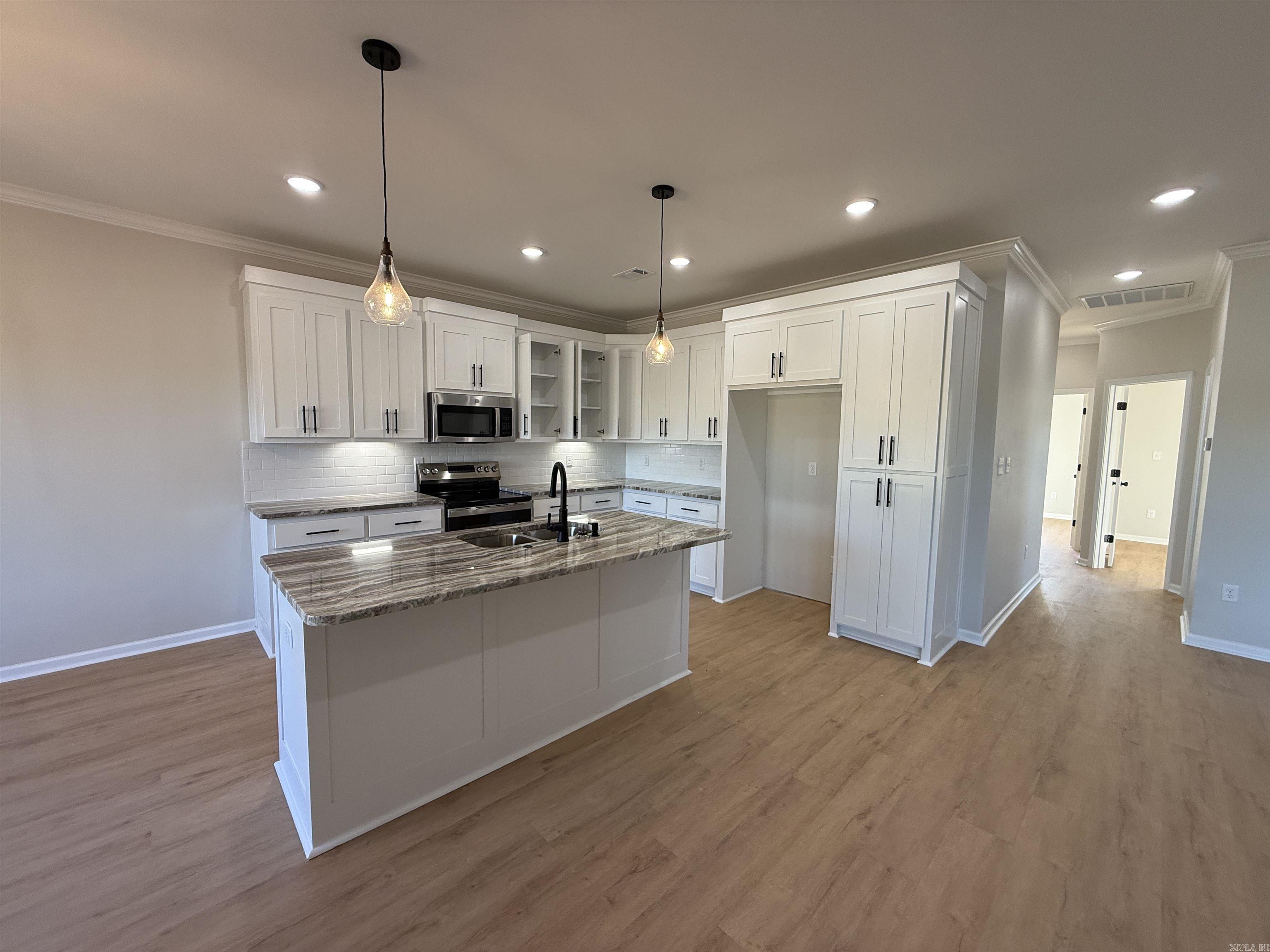 505 Madeleine  Austin, AR