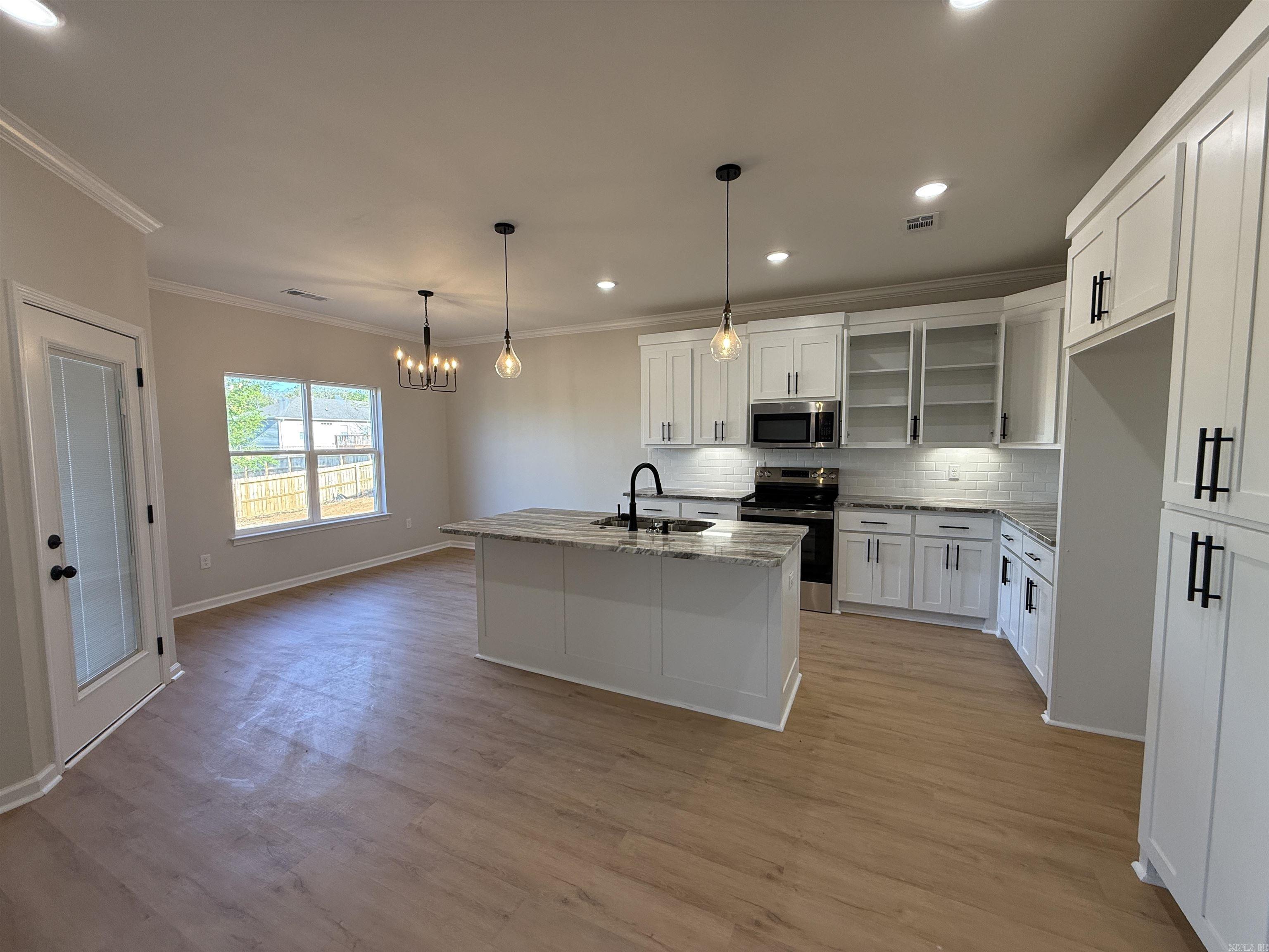 505 Madeleine  Austin, AR