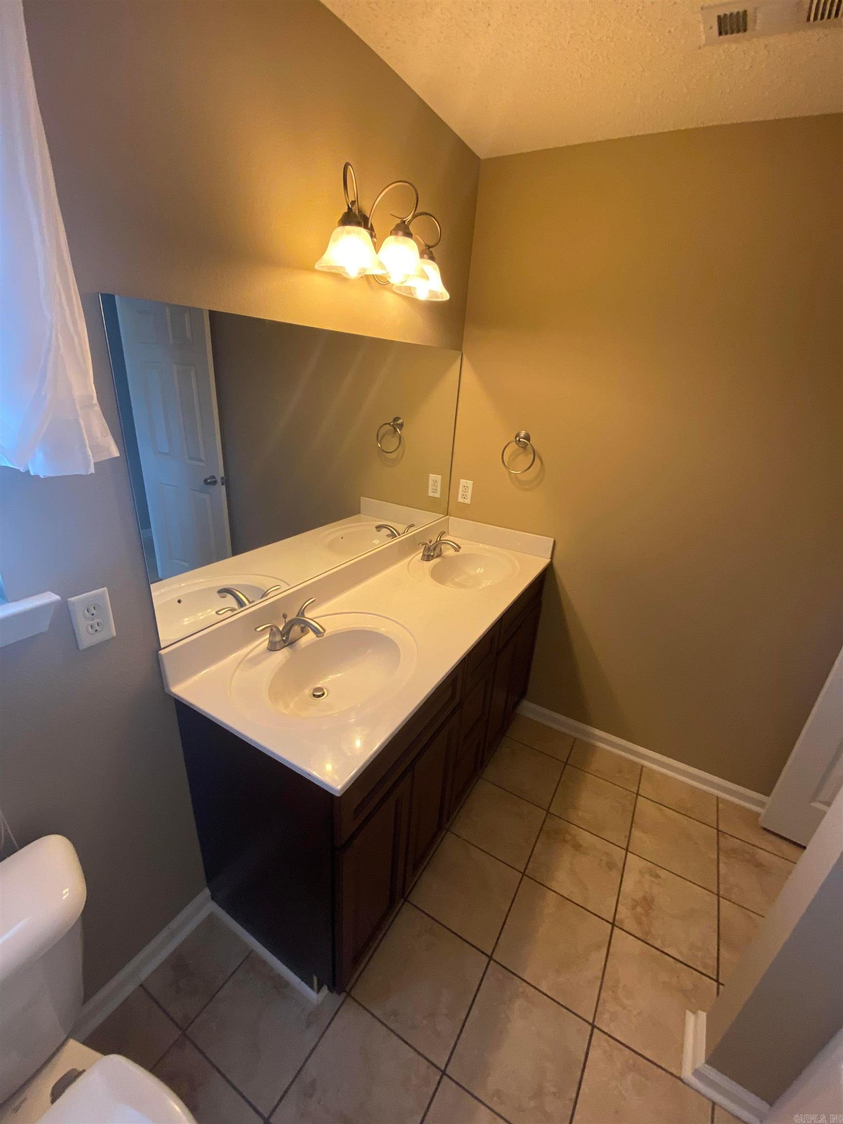 2225 Redwood  Benton, AR