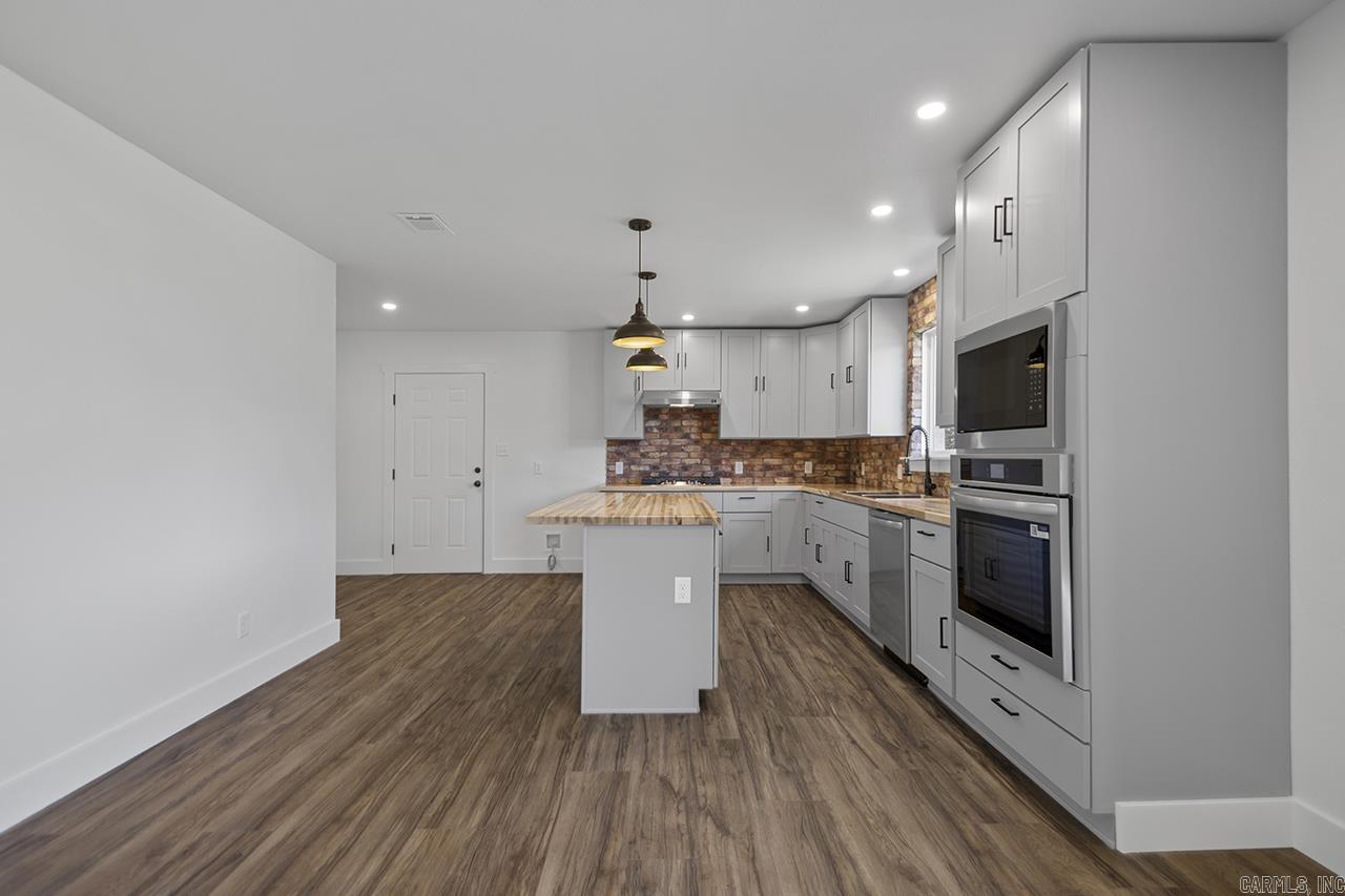 616 E Woodruff  Sherwood, AR