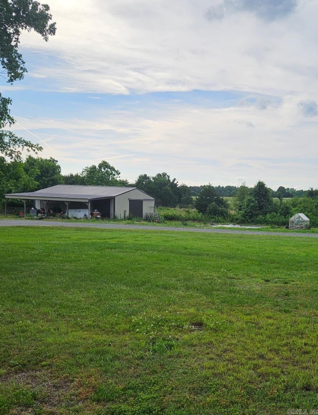 2272 Gravesville Cutoff RD.  Damascus, AR