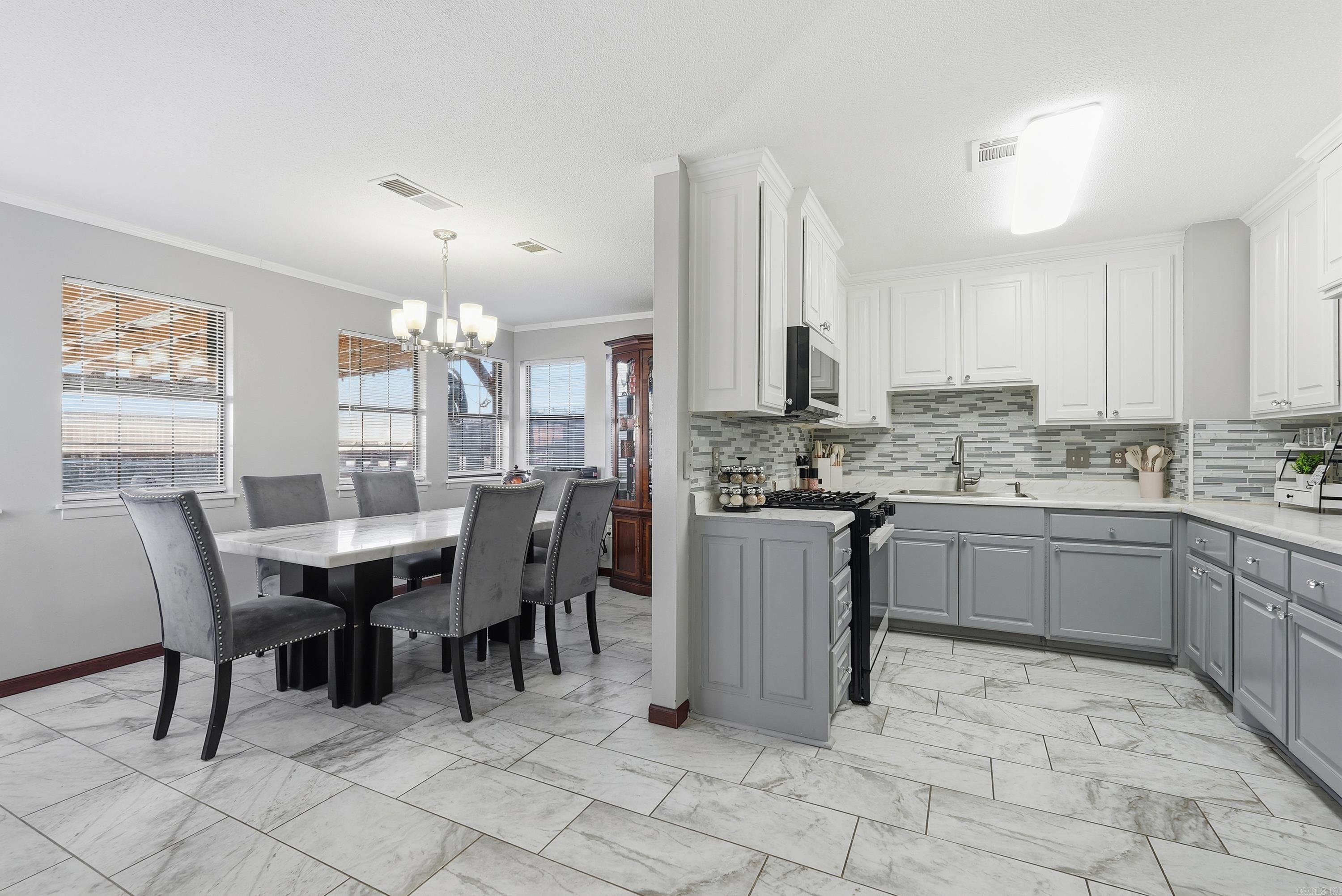 16 Burnett  Greenbrier, AR