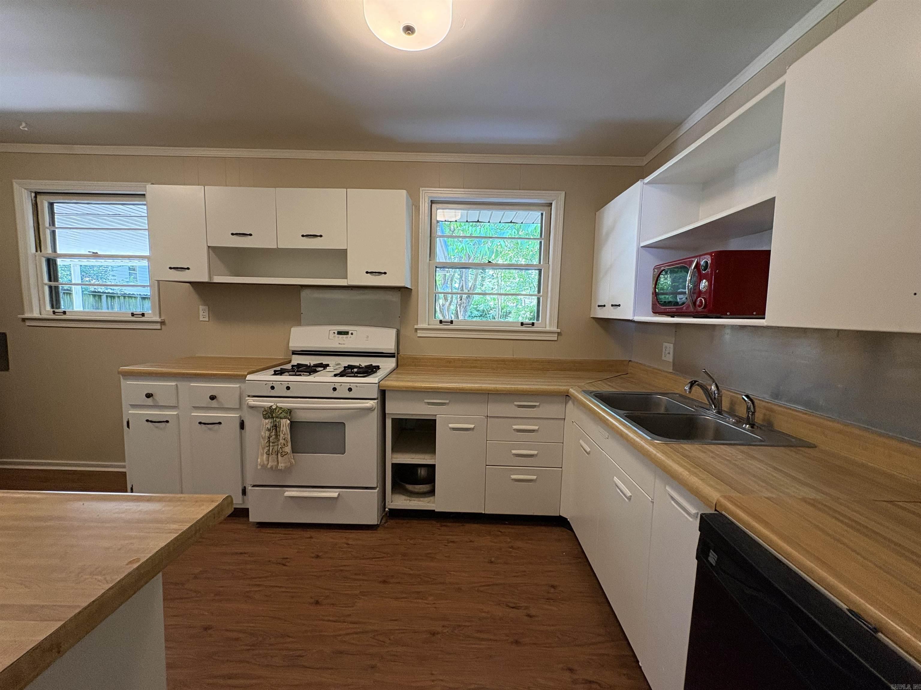 610 N Roselawn  West Memphis, AR