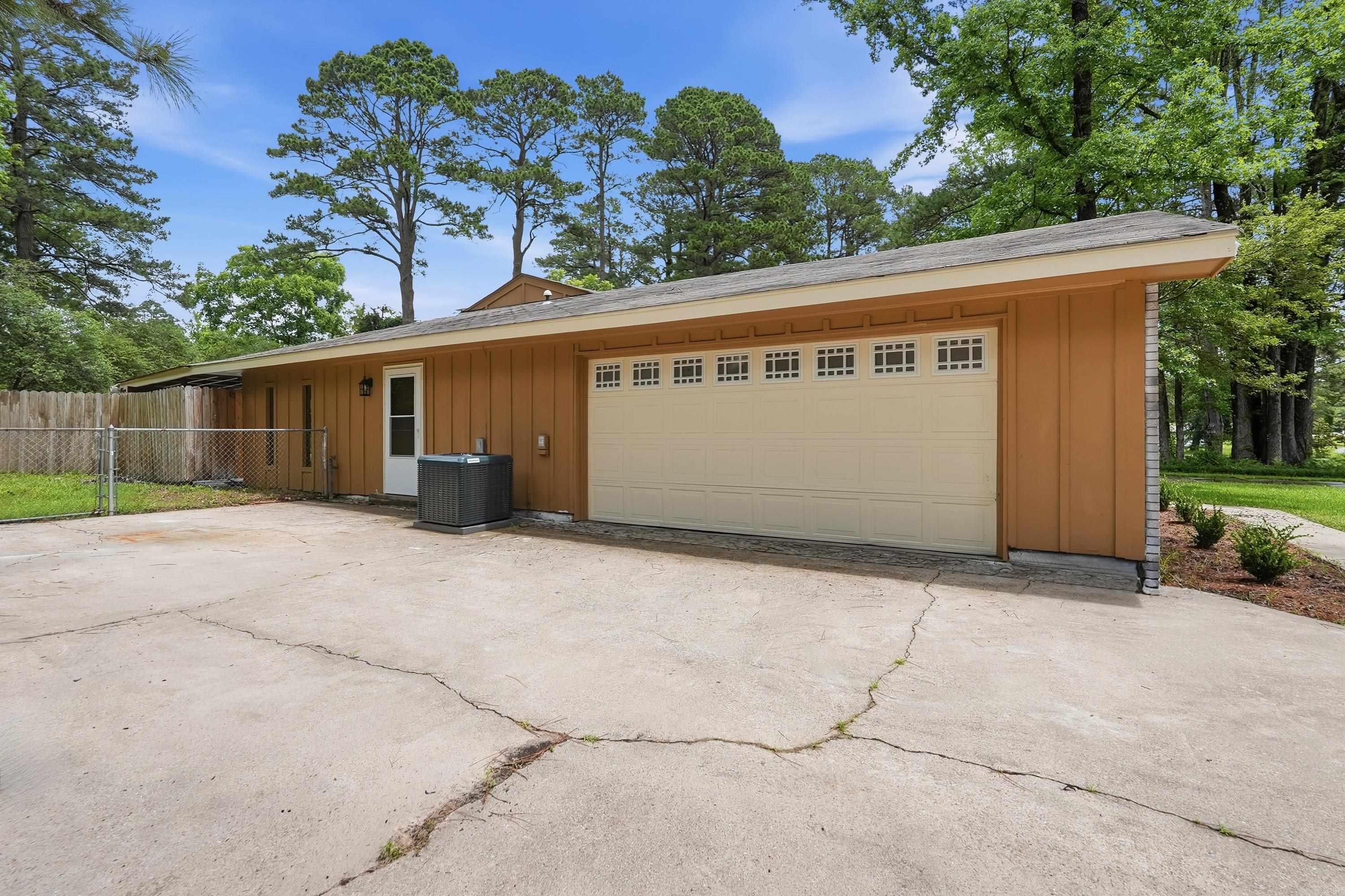 7507 S Pinewood Dr  Pine Bluff, AR