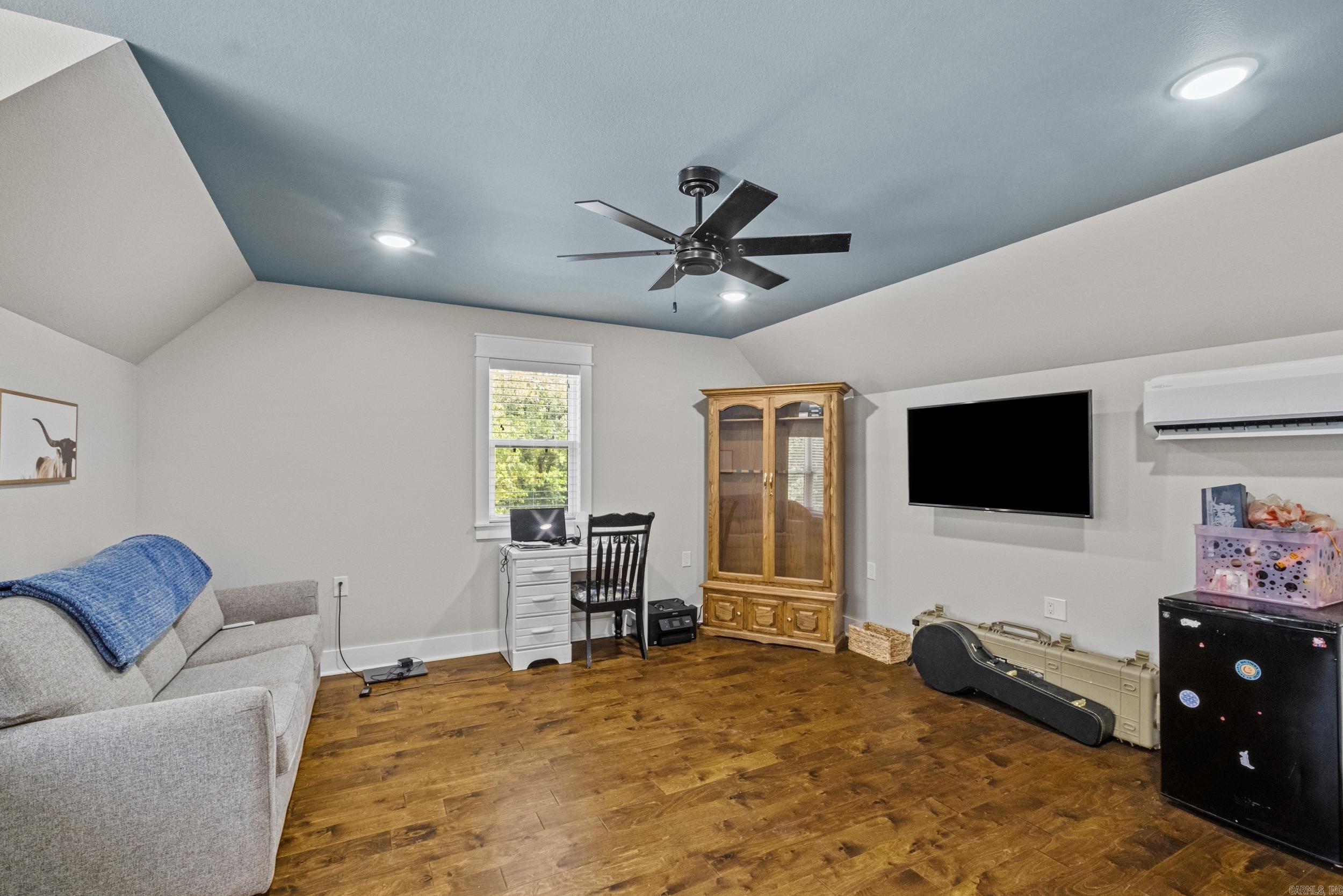 293 Johnston  RD Searcy, AR 72143