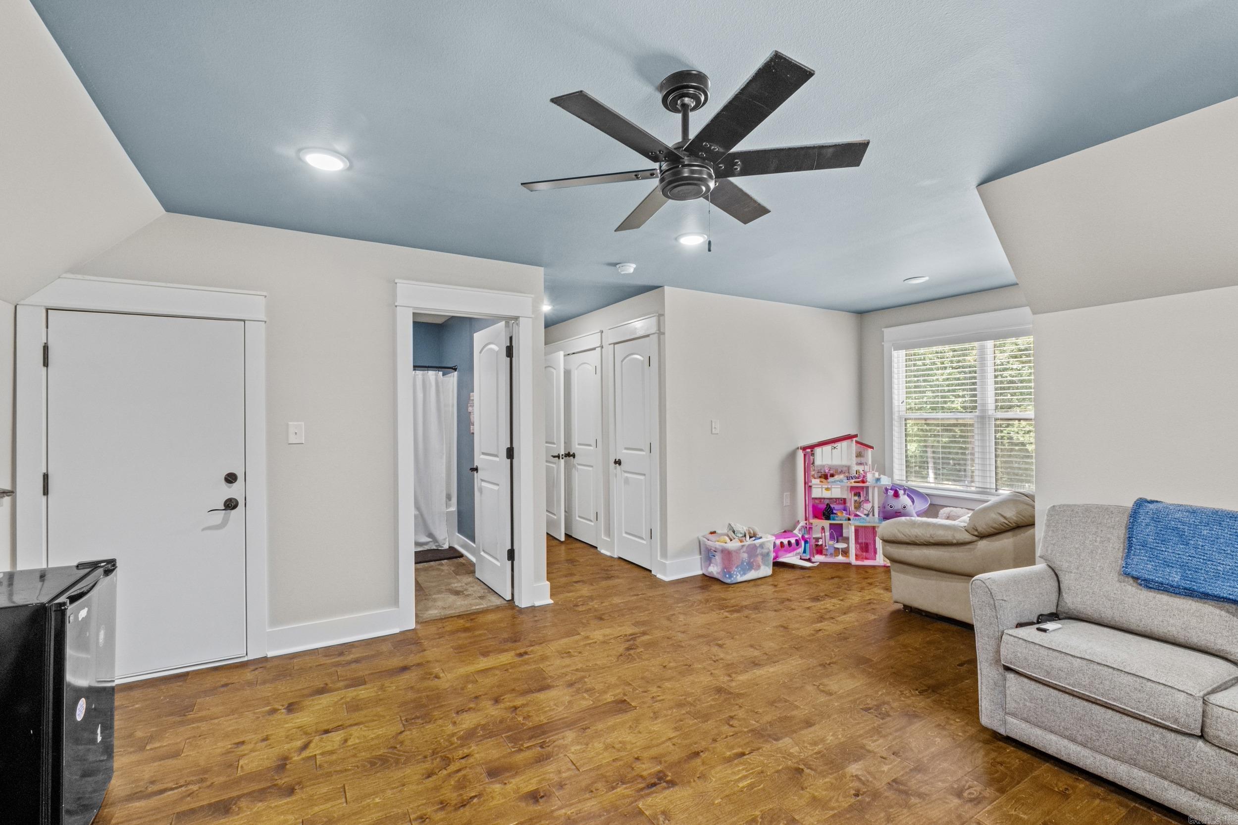 293 Johnston  RD Searcy, AR 72143