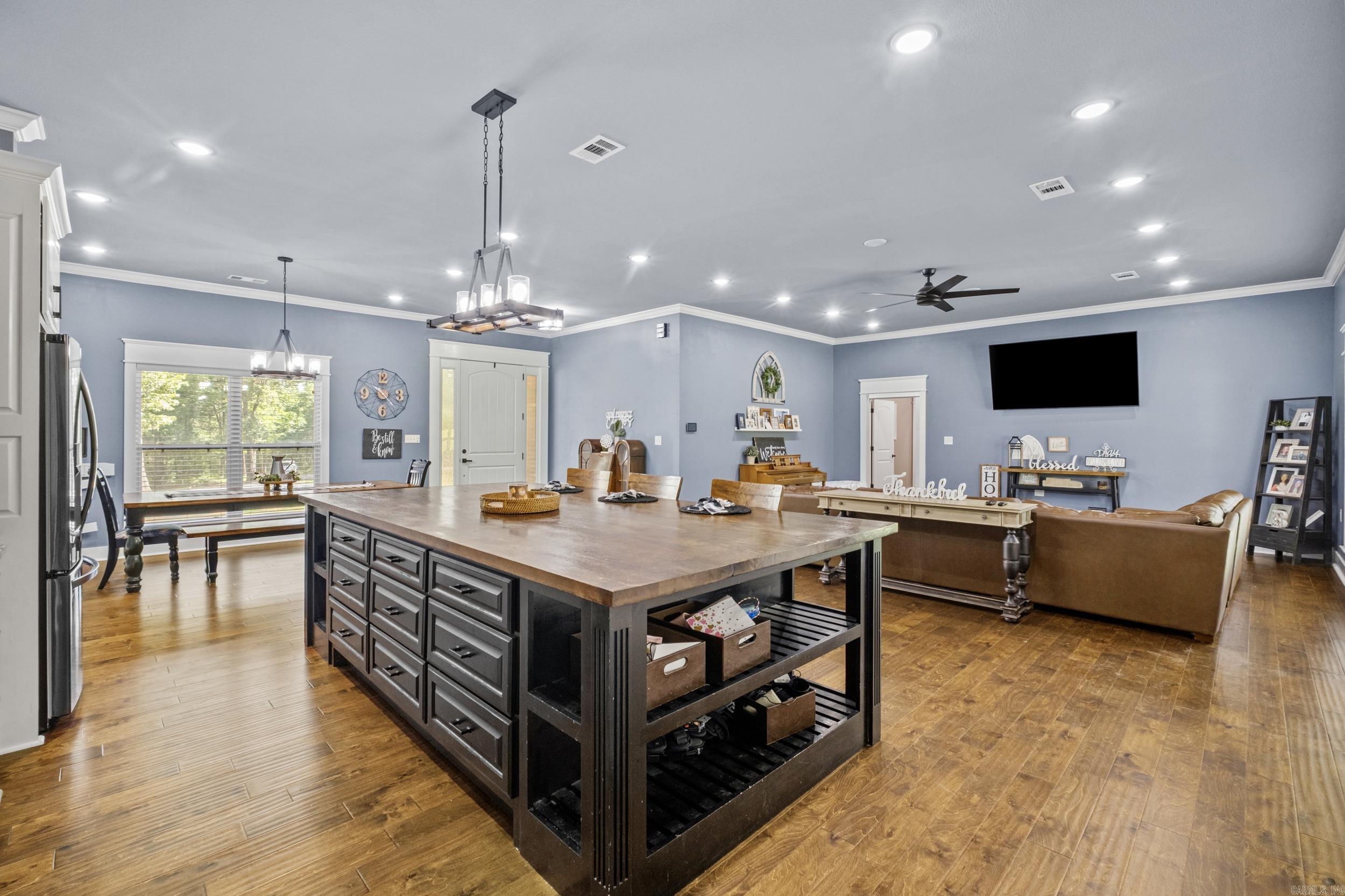 293 Johnston  RD Searcy, AR 72143