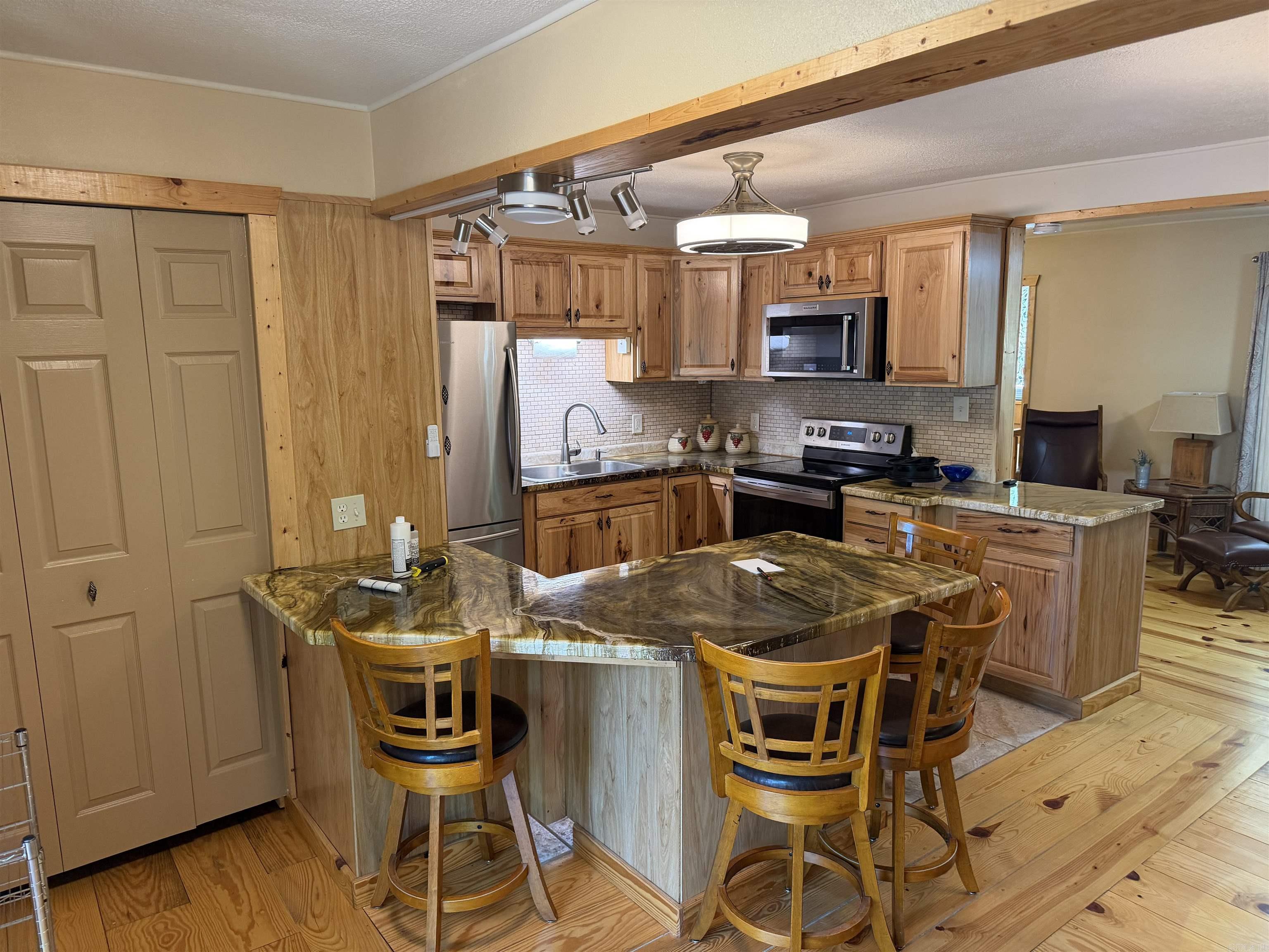118 Cedar Valley Rd.  Fairfield Bay, AR