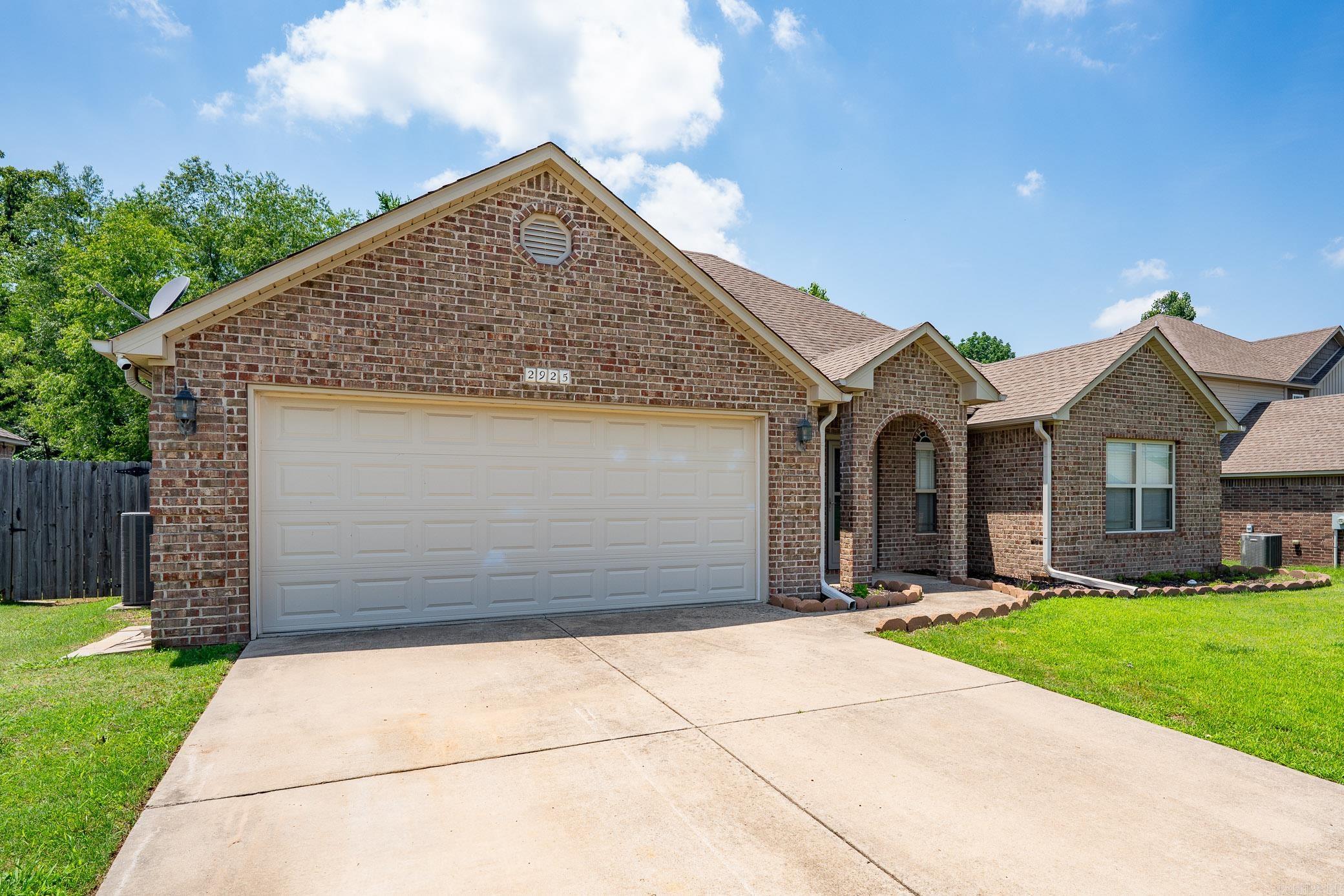 2925 Gladstone  Conway, AR