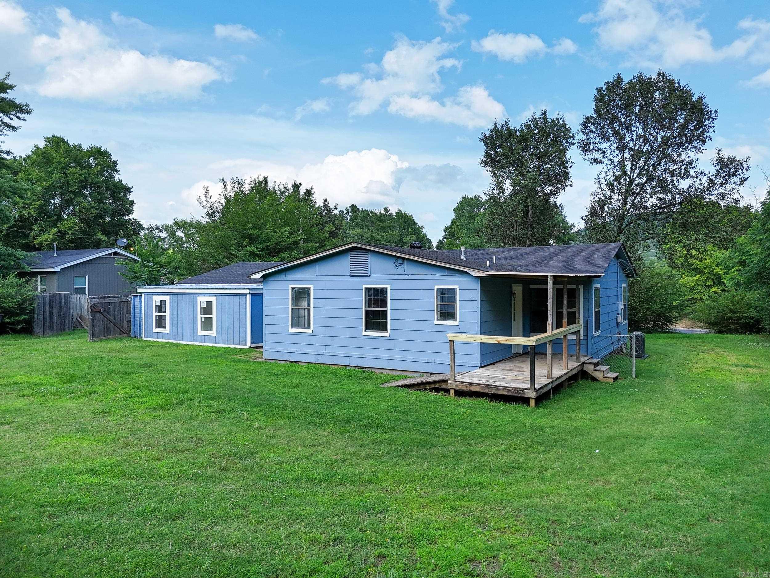 1209 N 3rd St Ozark, AR 72949
