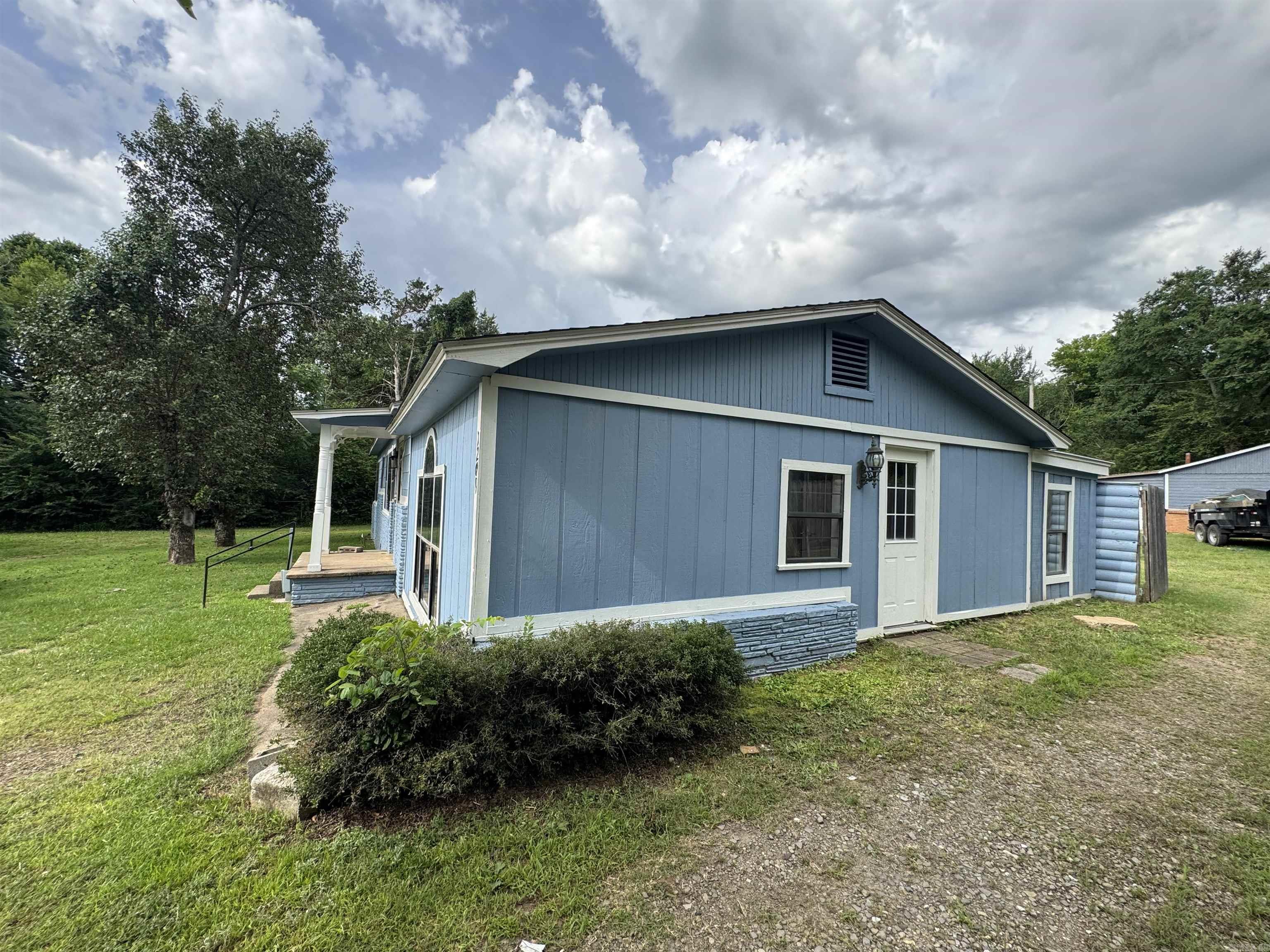 1209 N 3rd St  Ozark, AR
