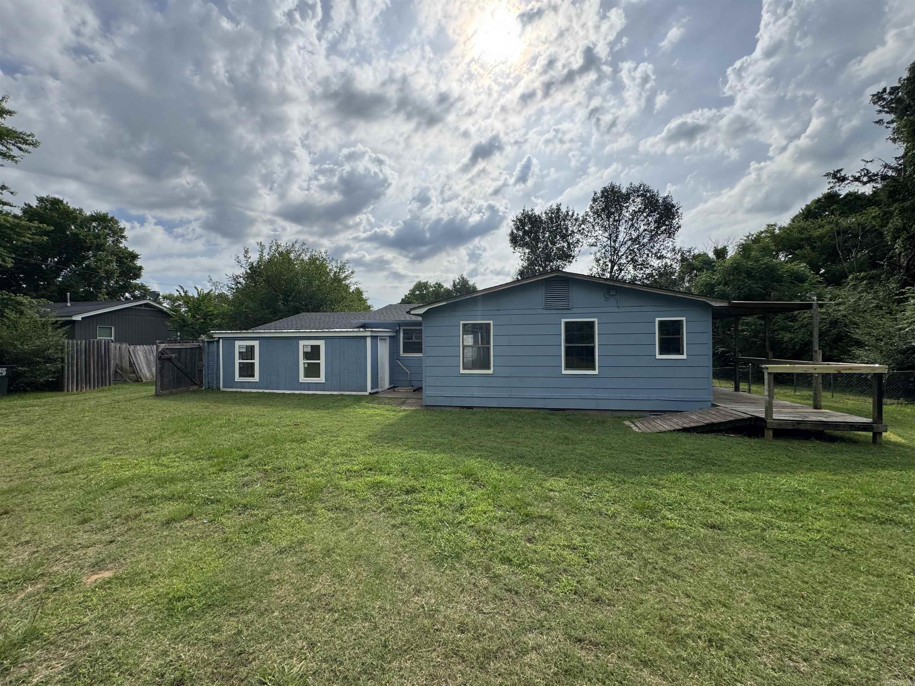 1209 N 3rd St  Ozark, AR