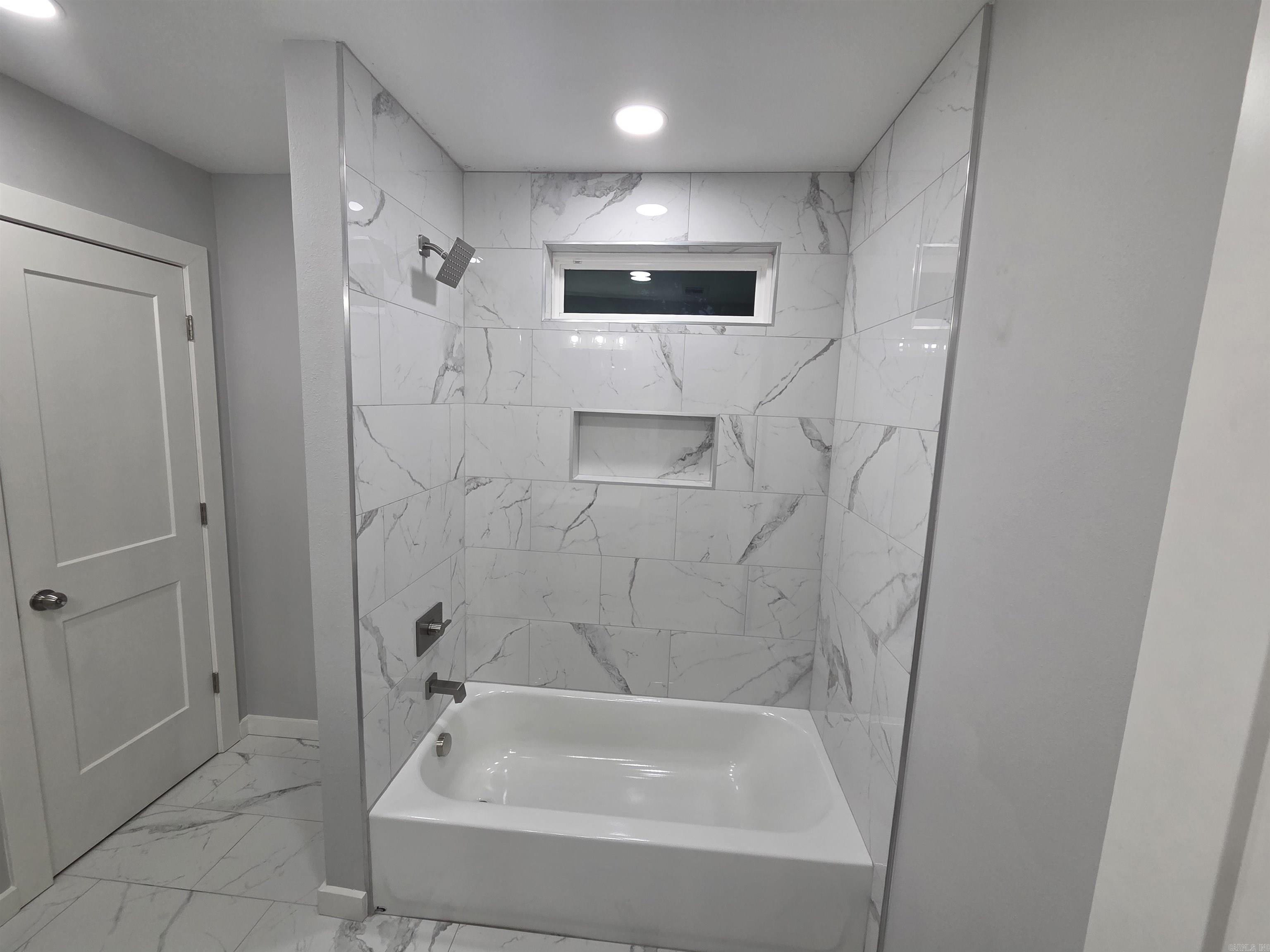 305 Thomas Circle  Lonoke, AR