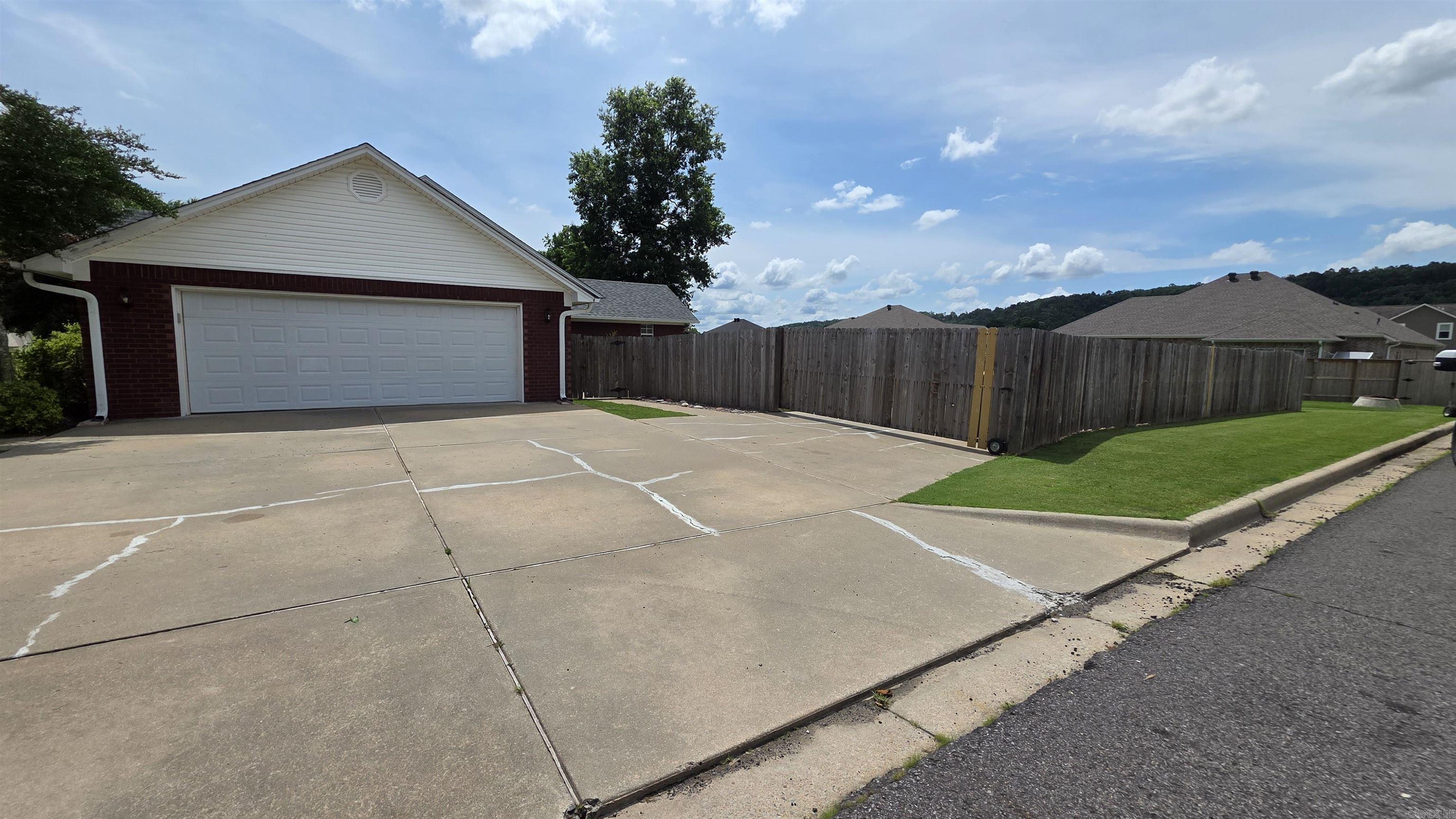 2415 W 8th  Russellville, AR