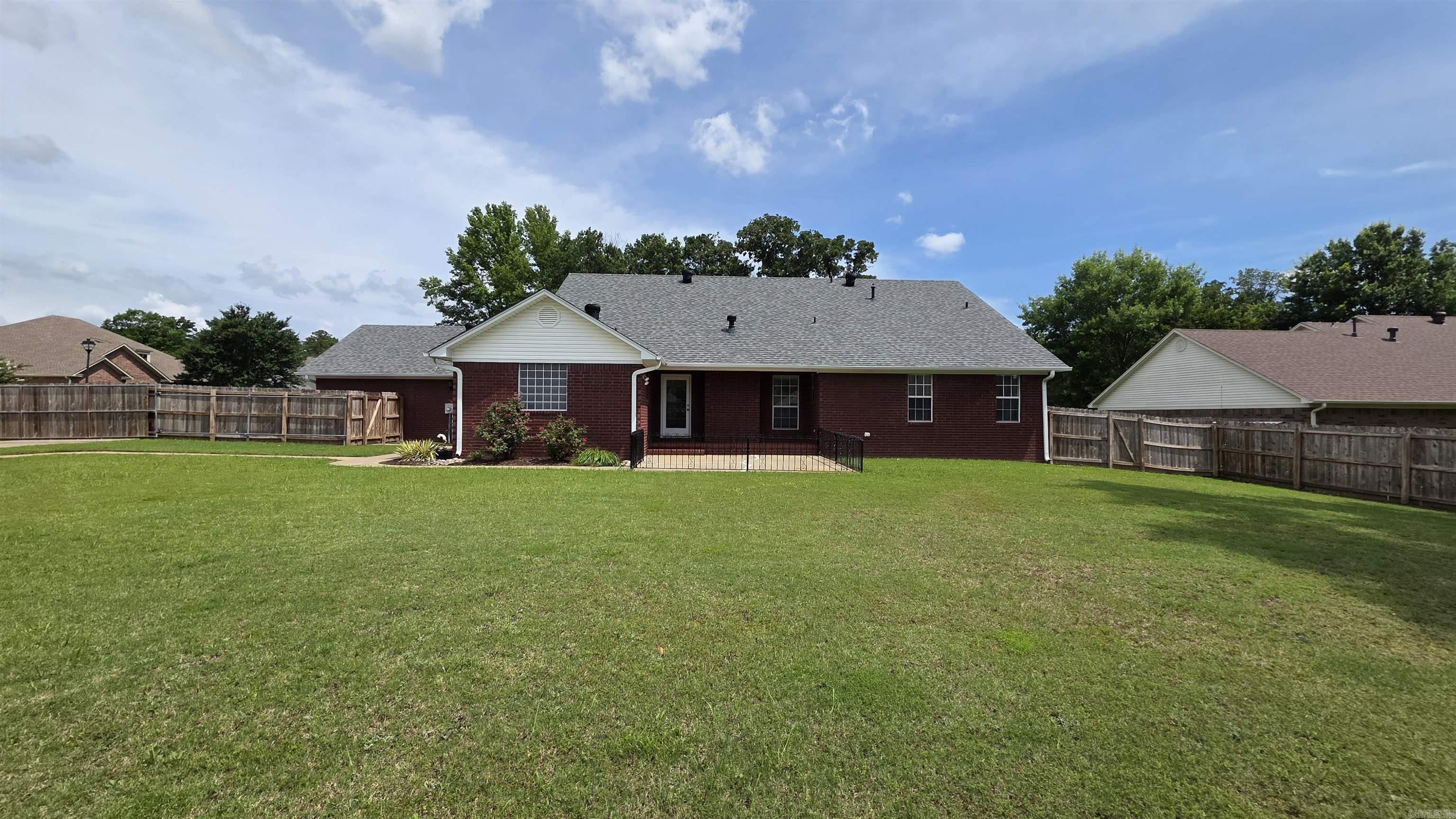 2415 W 8th  Russellville, AR