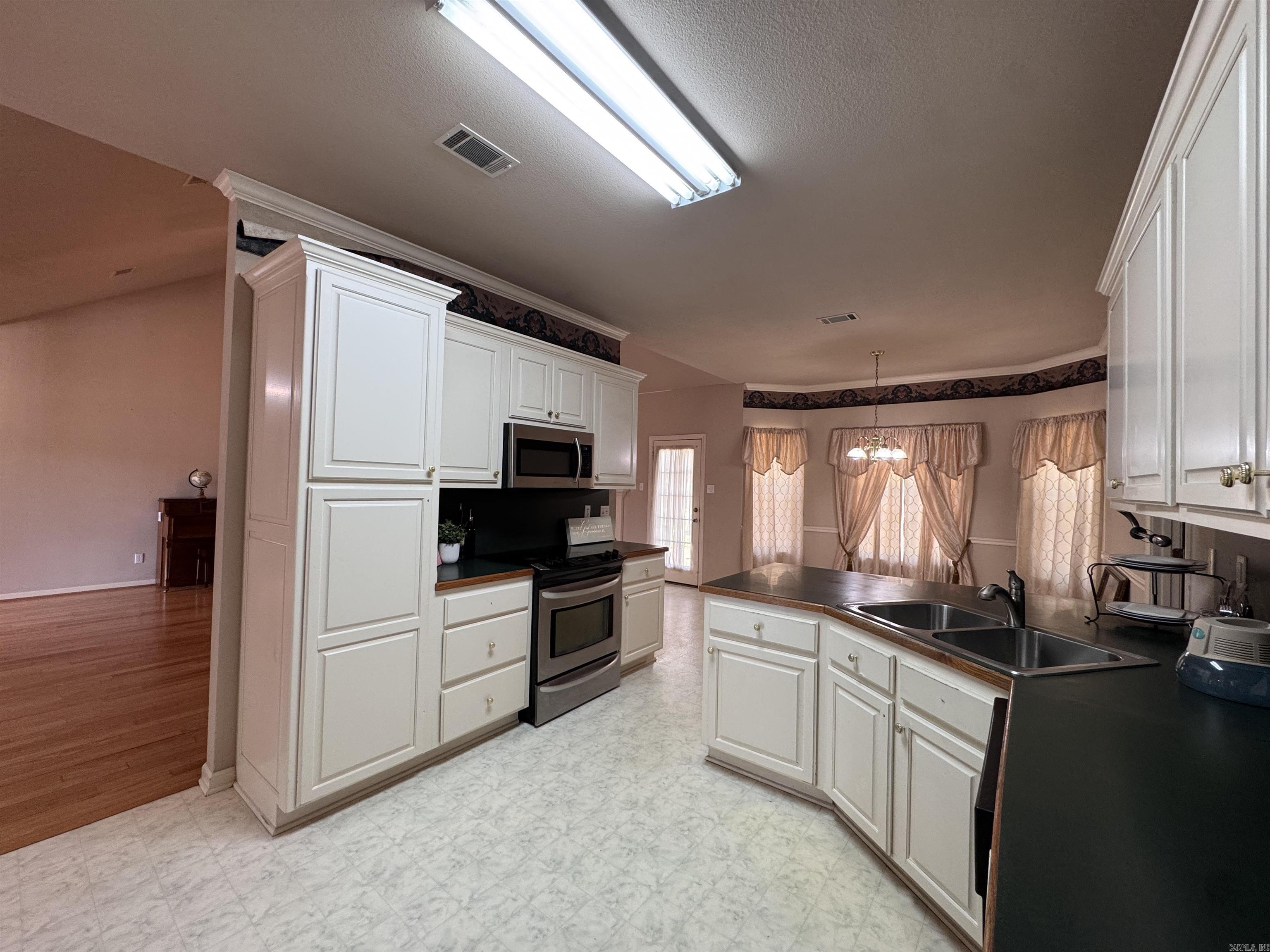 3328 Meadow Creek  Bryant, AR