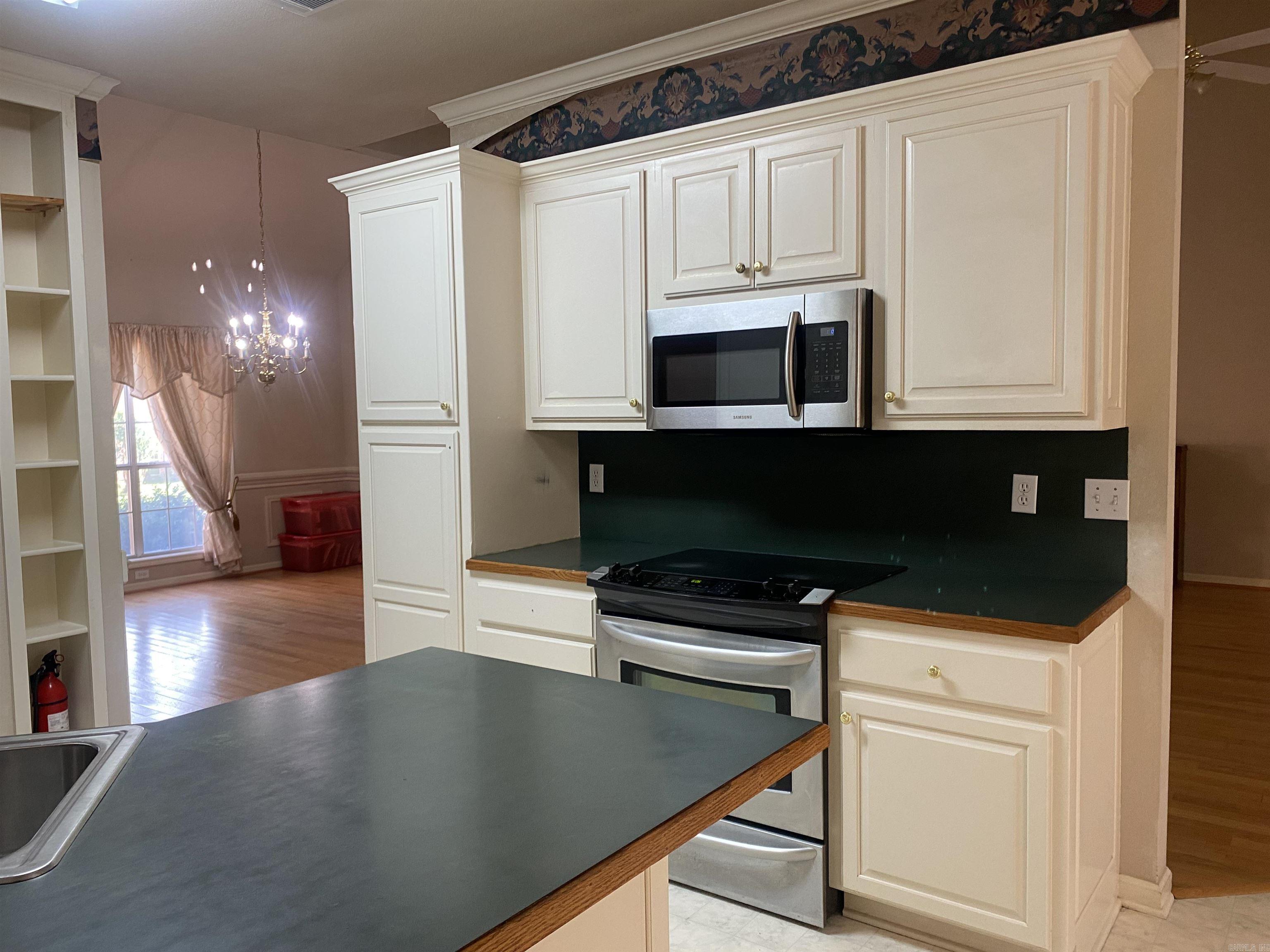 3328 Meadow Creek  Bryant, AR